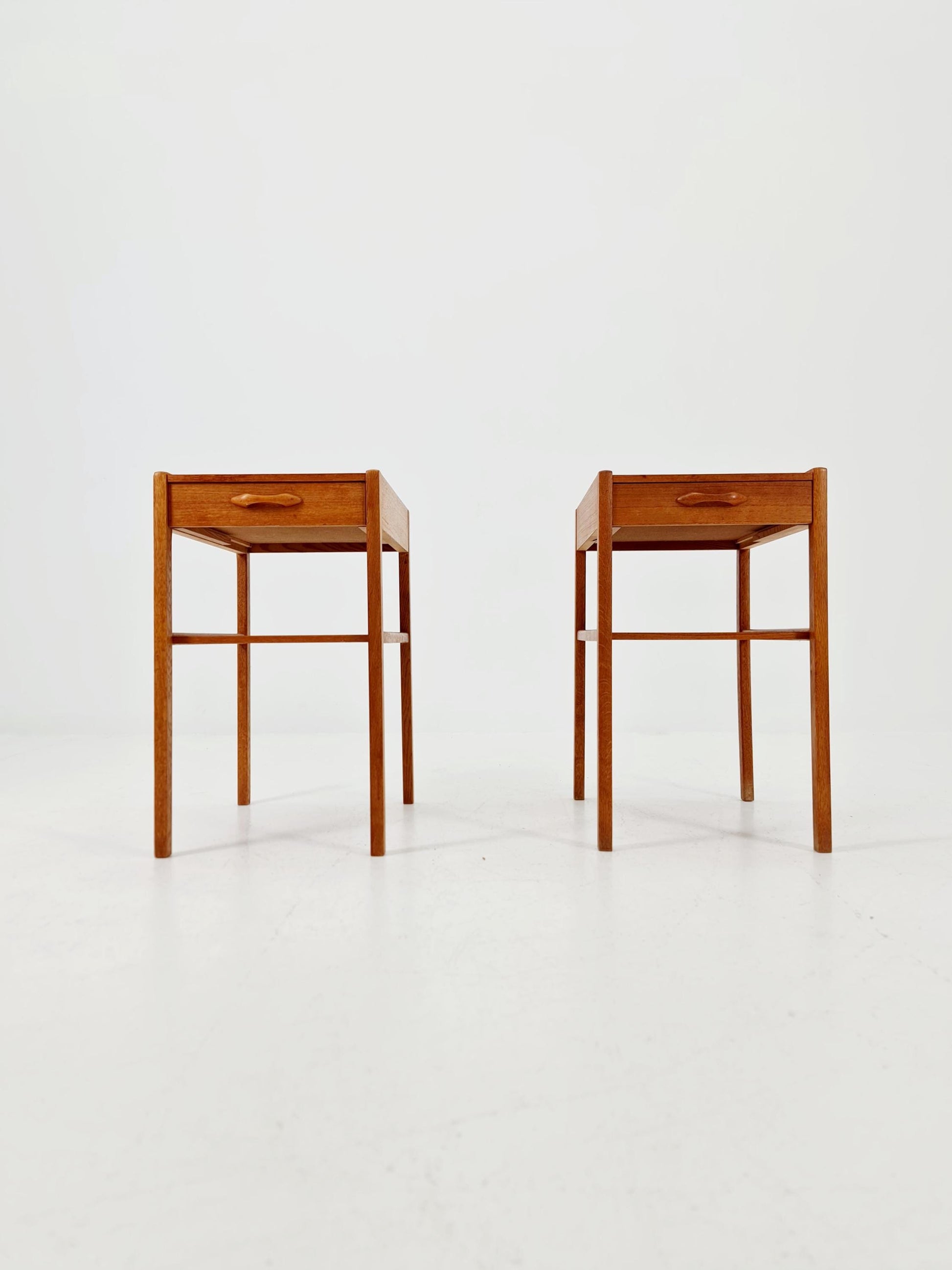 Pair of Dansih Midcentury Teak Vintage Side table/ Bedside table/ Night stand BY AB Bjärni Bjärnum 1960s