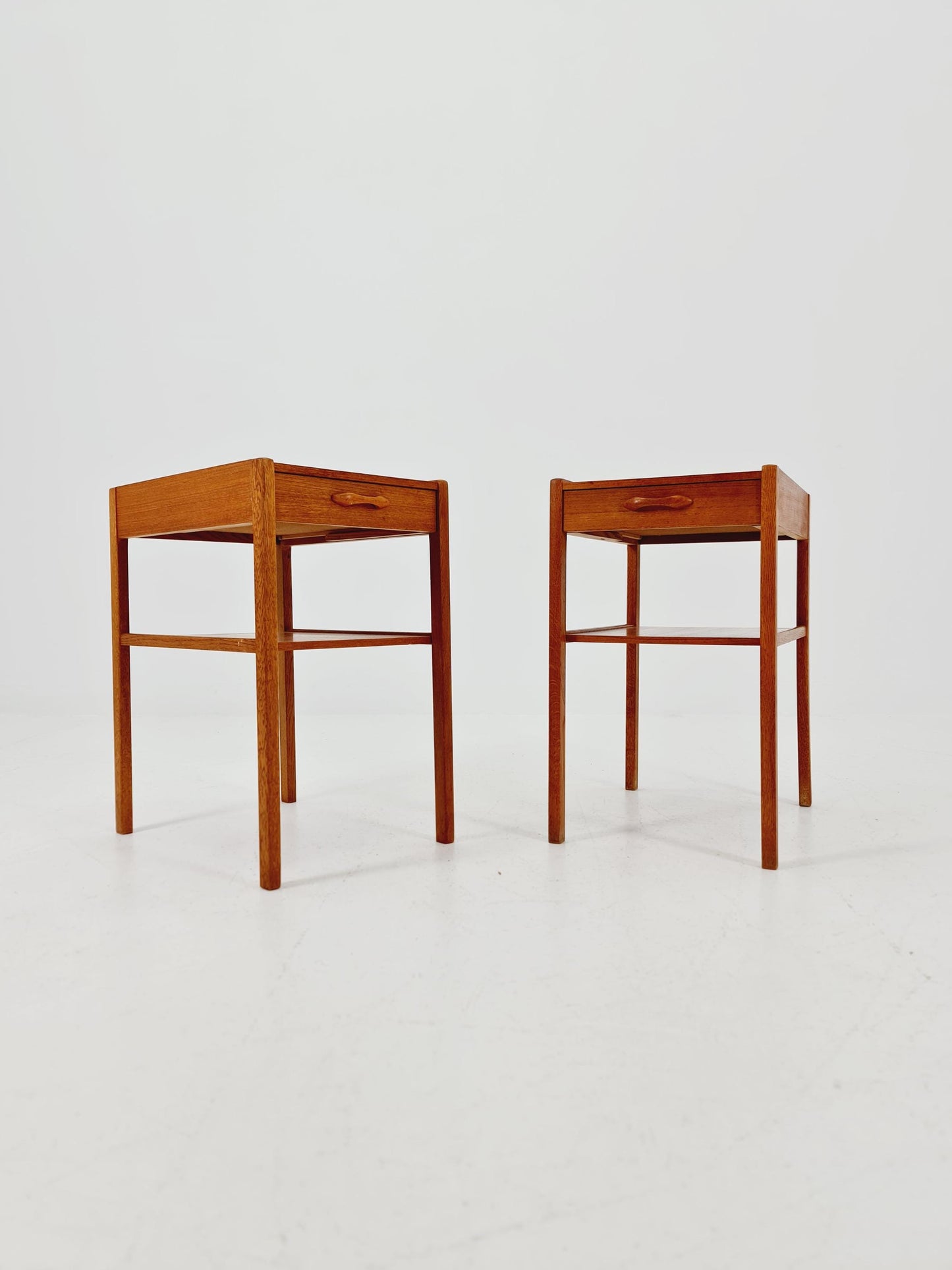 Pair of Dansih Midcentury Teak Vintage Side table/ Bedside table/ Night stand BY AB Bjärni Bjärnum 1960s