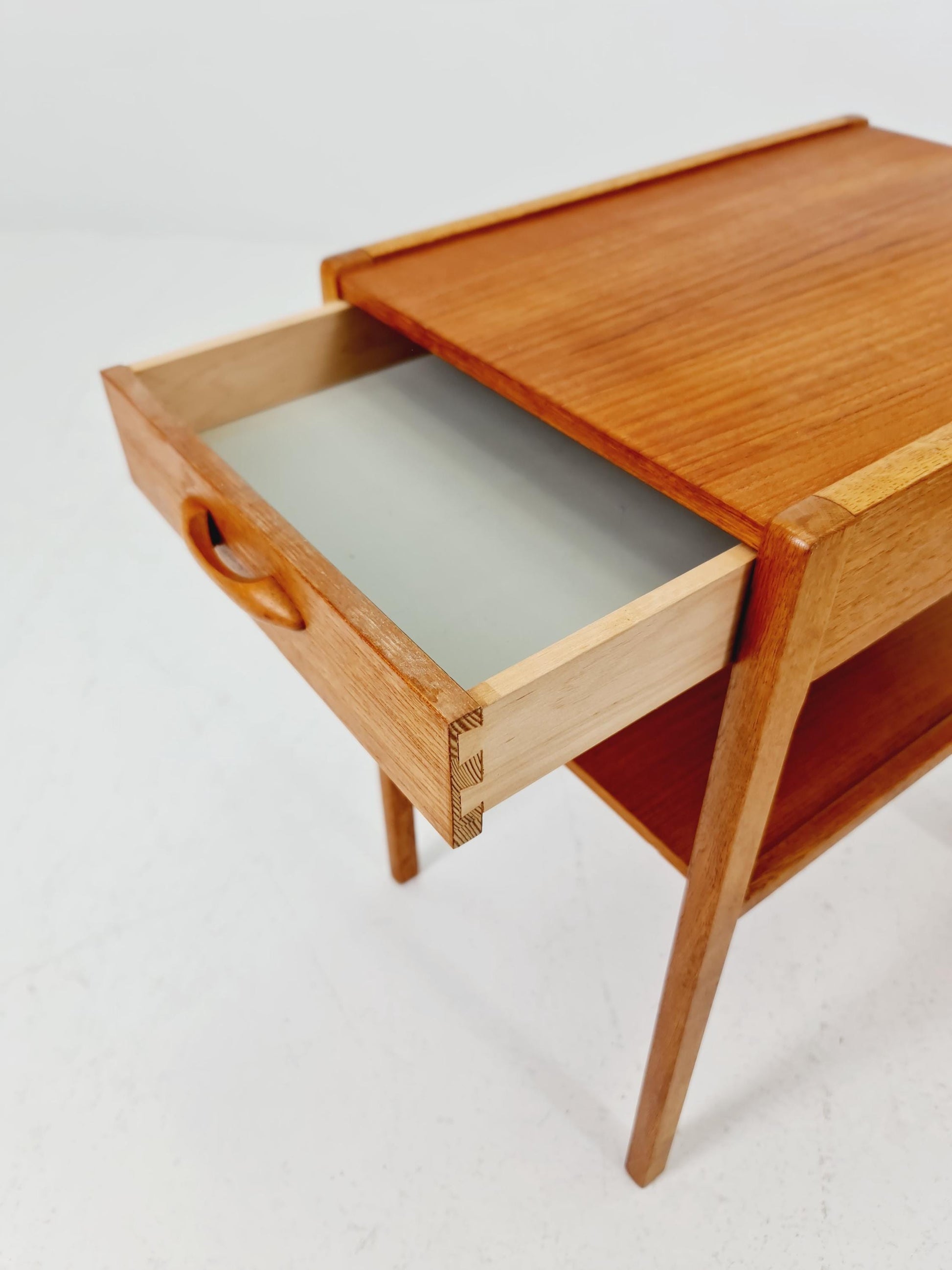 Pair of Dansih Midcentury Teak Vintage Side table/ Bedside table/ Night stand BY AB Bjärni Bjärnum 1960s