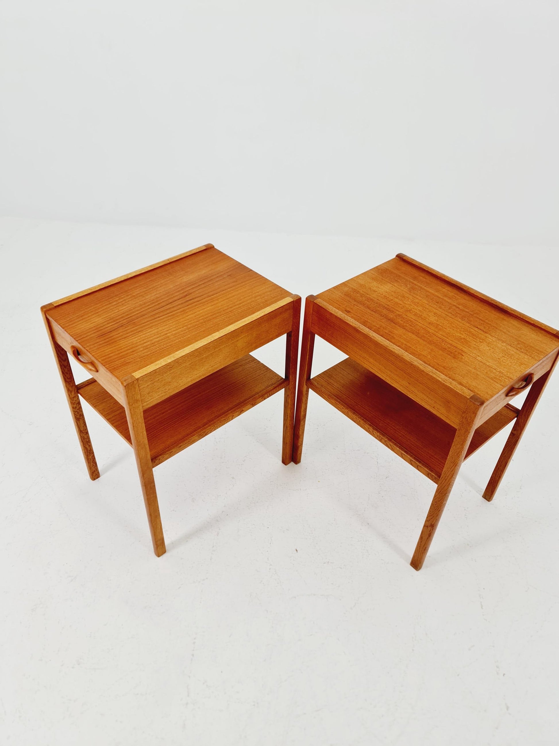 Pair of Dansih Midcentury Teak Vintage Side table/ Bedside table/ Night stand BY AB Bjärni Bjärnum 1960s