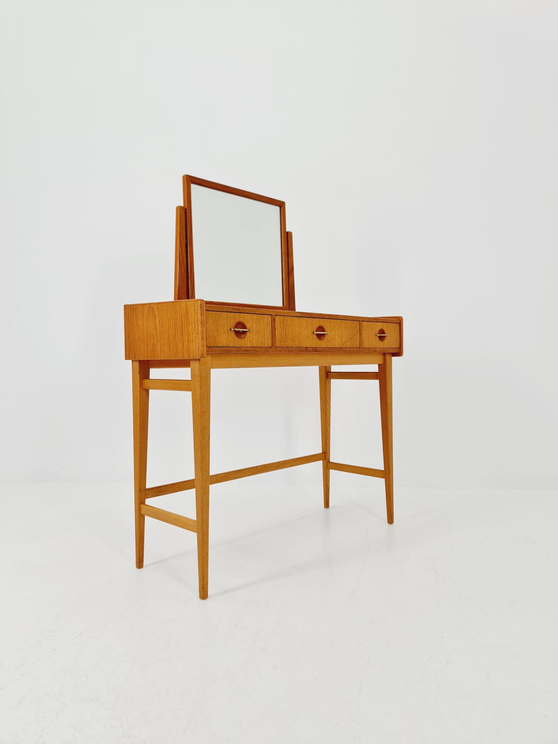 Mid Century Modern Danish Teak vanity table make up table by Fröseke for AB nybrofabriken, 1960s