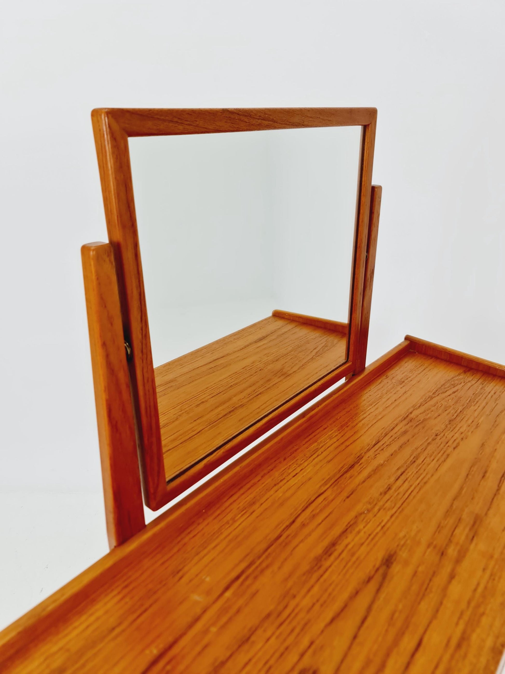 Mid Century Modern Danish Teak vanity table make up table by Fröseke for AB nybrofabriken, 1960s