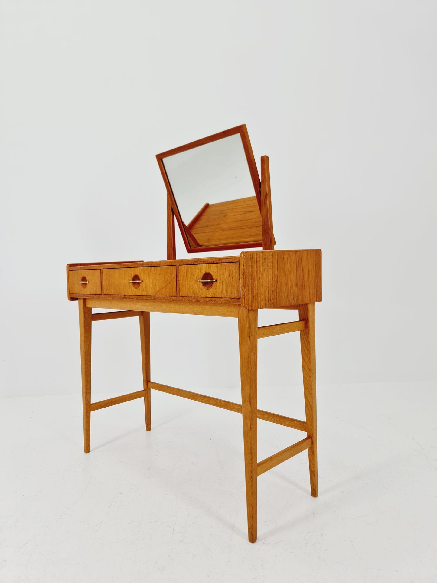 Mid Century Modern Danish Teak vanity table make up table by Fröseke for AB nybrofabriken, 1960s