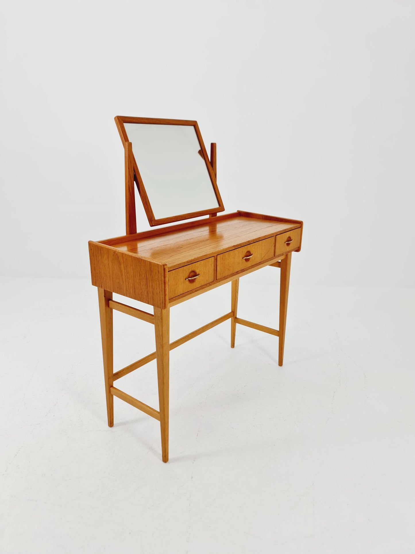 Mid Century Modern Danish Teak vanity table make up table by Fröseke for AB nybrofabriken, 1960s