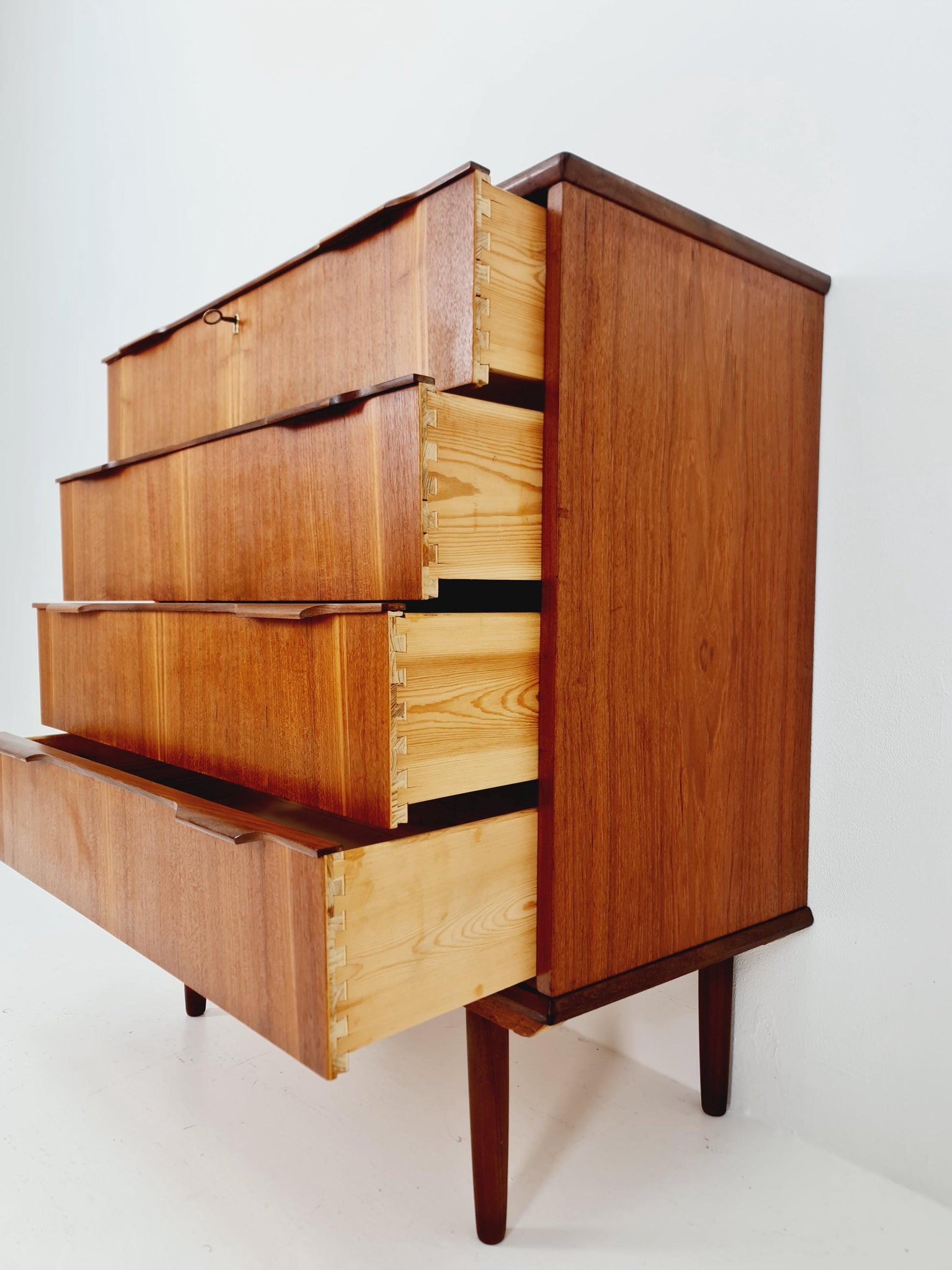 Midcentury danish design chest of drawers / drawer dresser /4 drawers cabinet By Ejsing Möbelfabrik 1960s