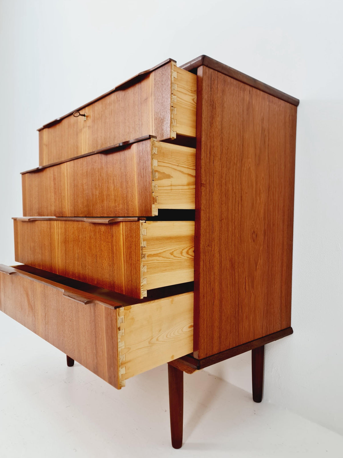 Midcentury danish design chest of drawers / drawer dresser /4 drawers cabinet By Ejsing Möbelfabrik 1960s