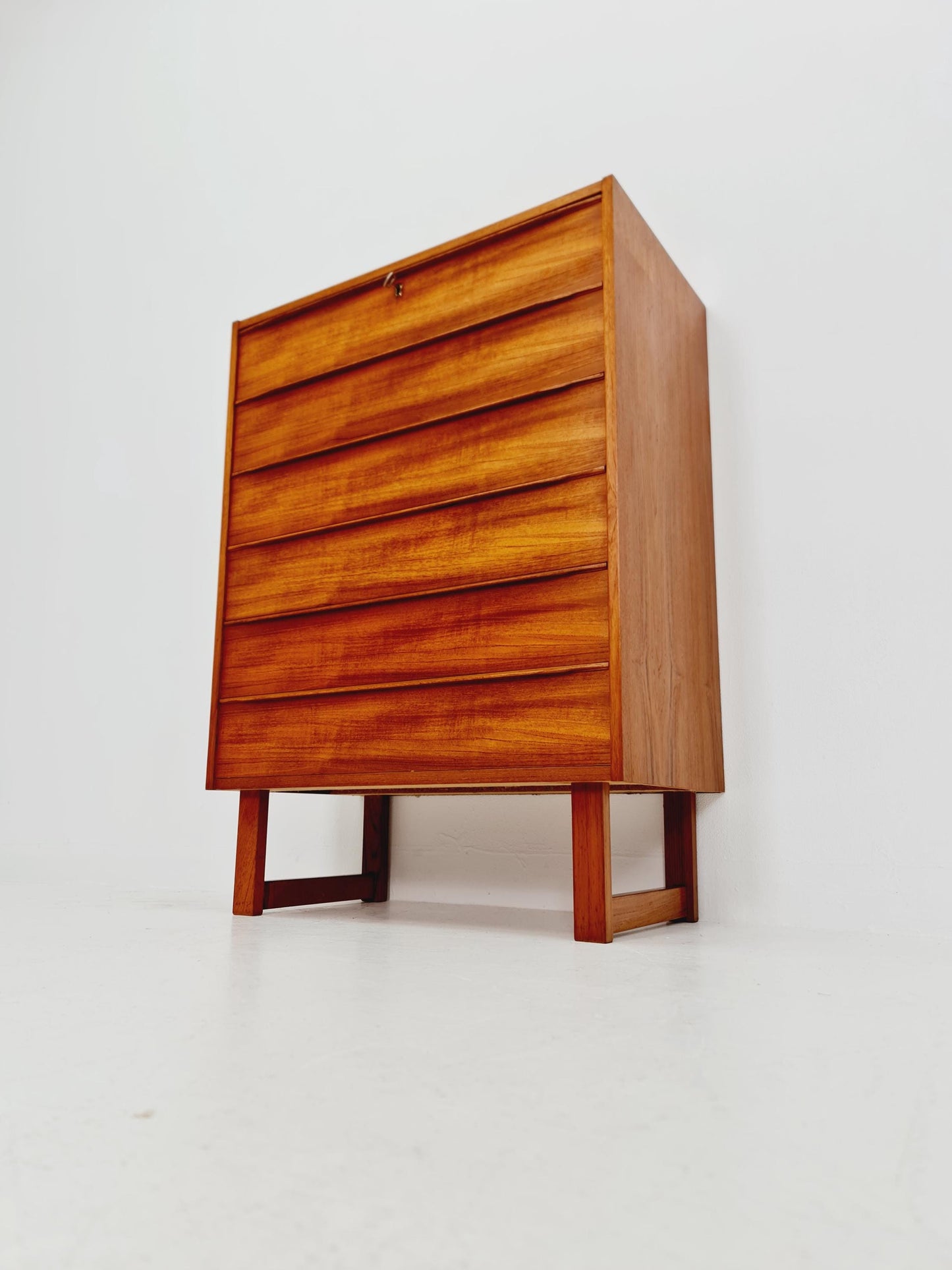 Midcentury danish design chest of drawers / drawer dresser /6 drawers cabinet By Ejsing Möbelfabrik 1960s