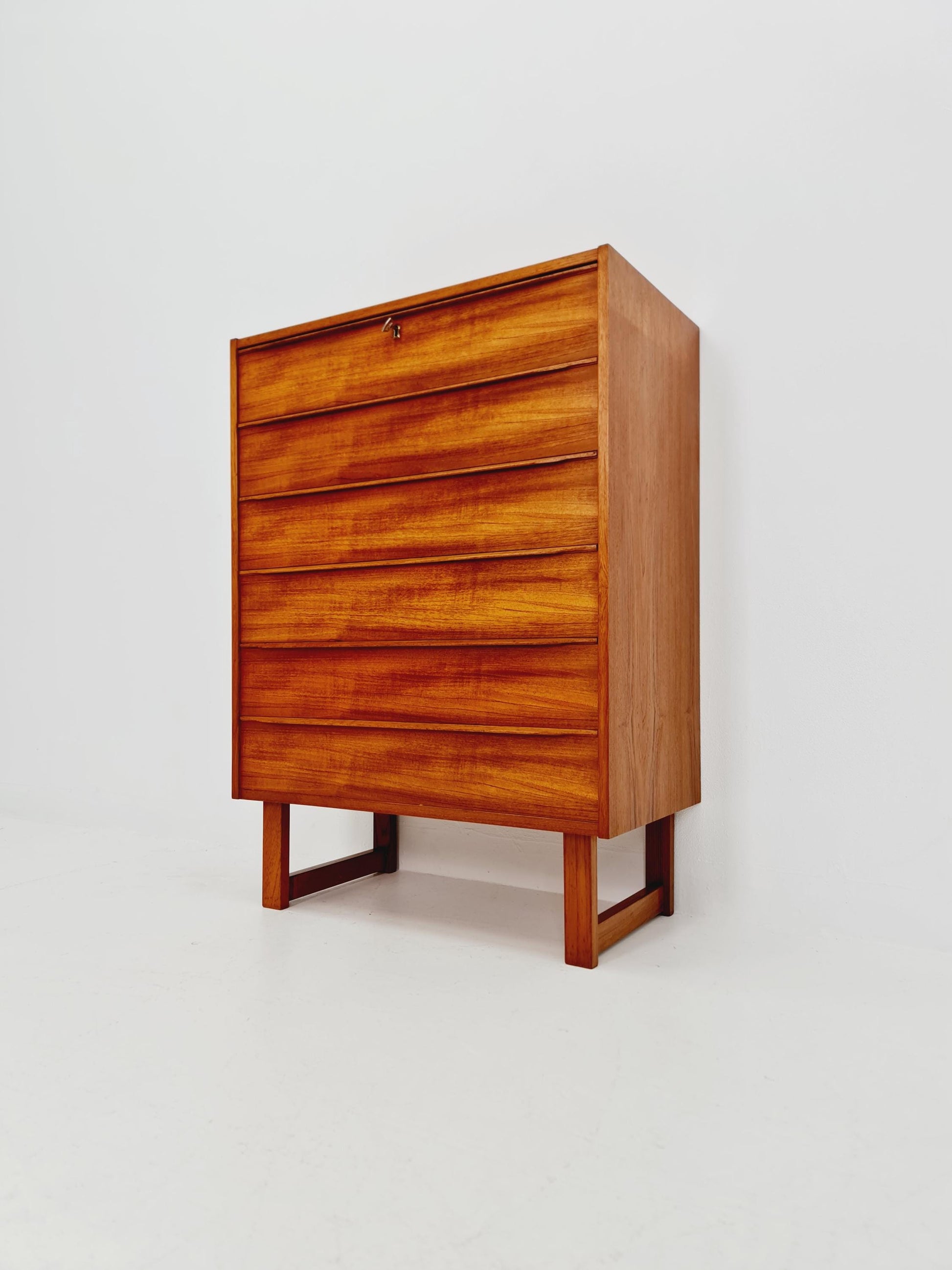 Midcentury danish design chest of drawers / drawer dresser /6 drawers cabinet By Ejsing Möbelfabrik 1960s