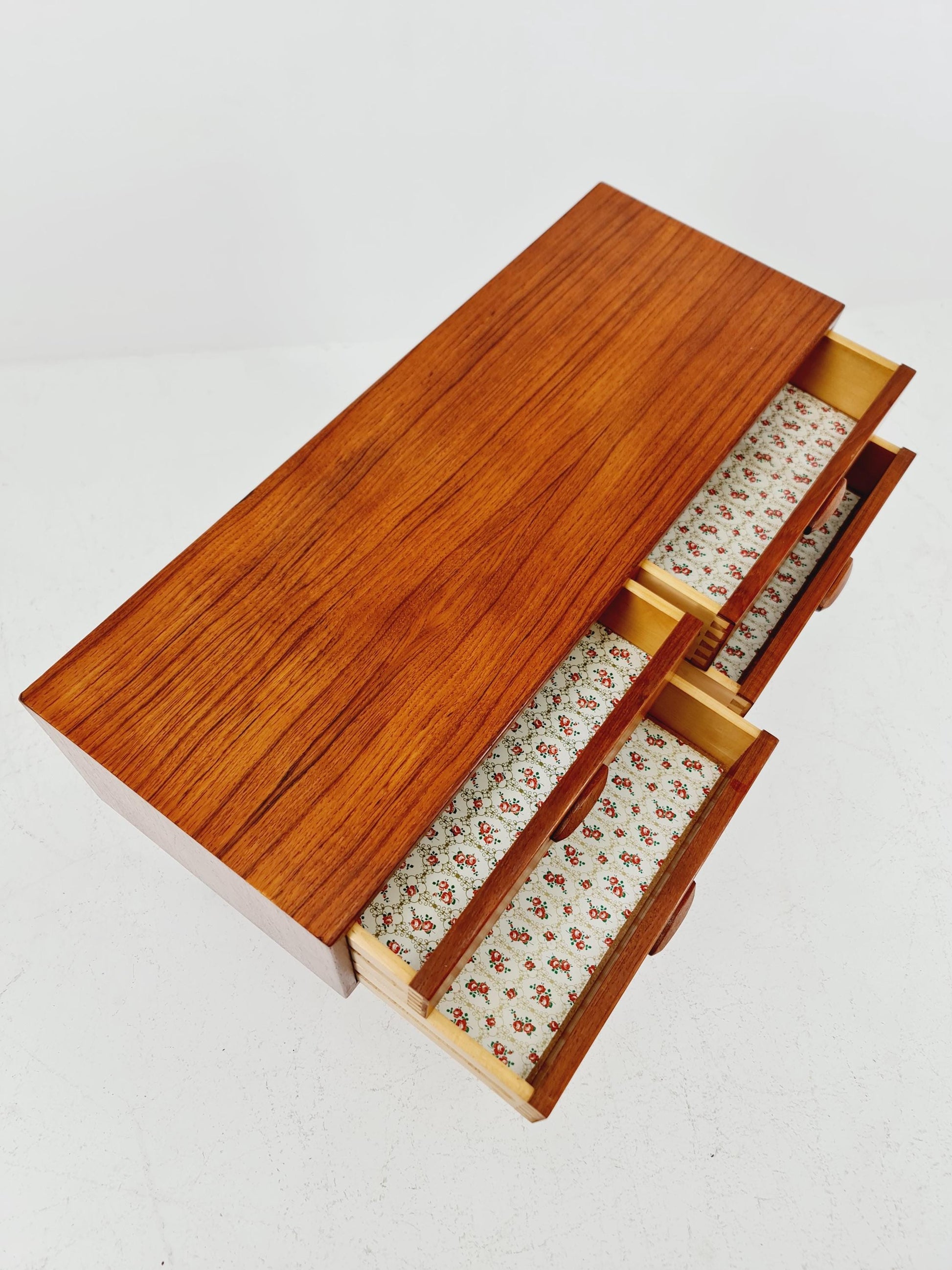Midcentury danish design chest of drawers By KAi Kristiansen 1960s