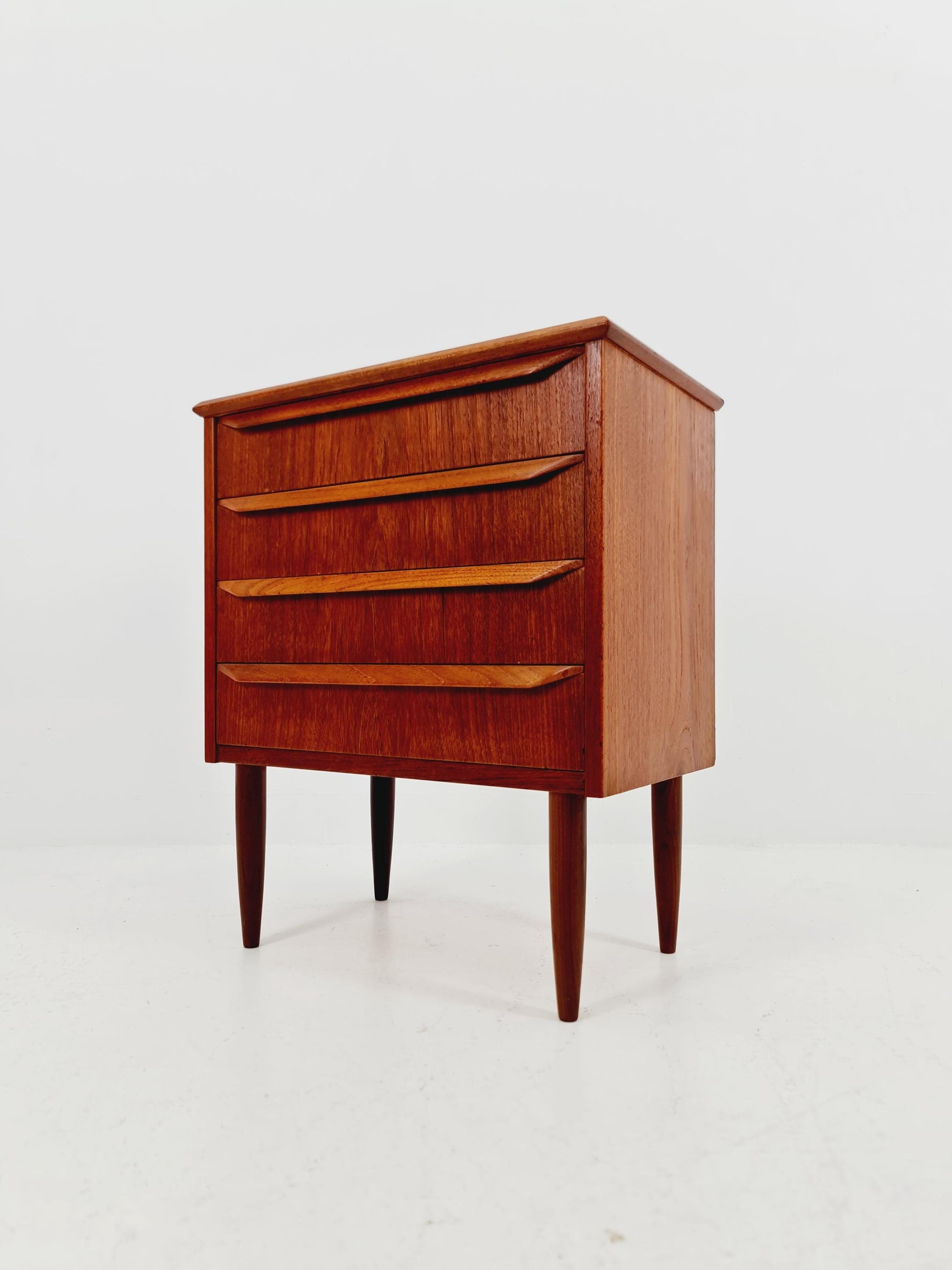 Midcentury danish drawer dresser /4 drawers by Egon Jaxhjem 1960s