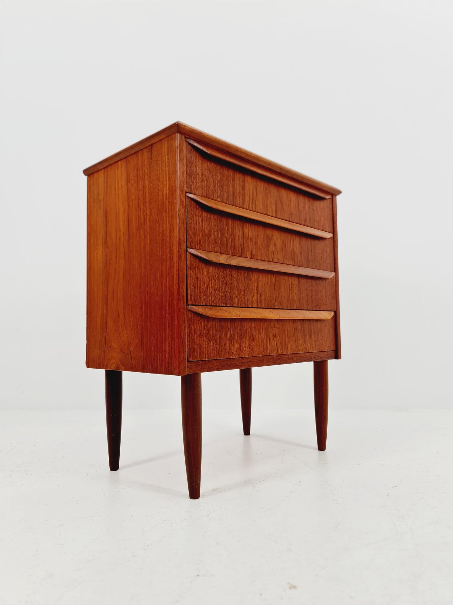 Midcentury danish drawer dresser /4 drawers by Egon Jaxhjem 1960s