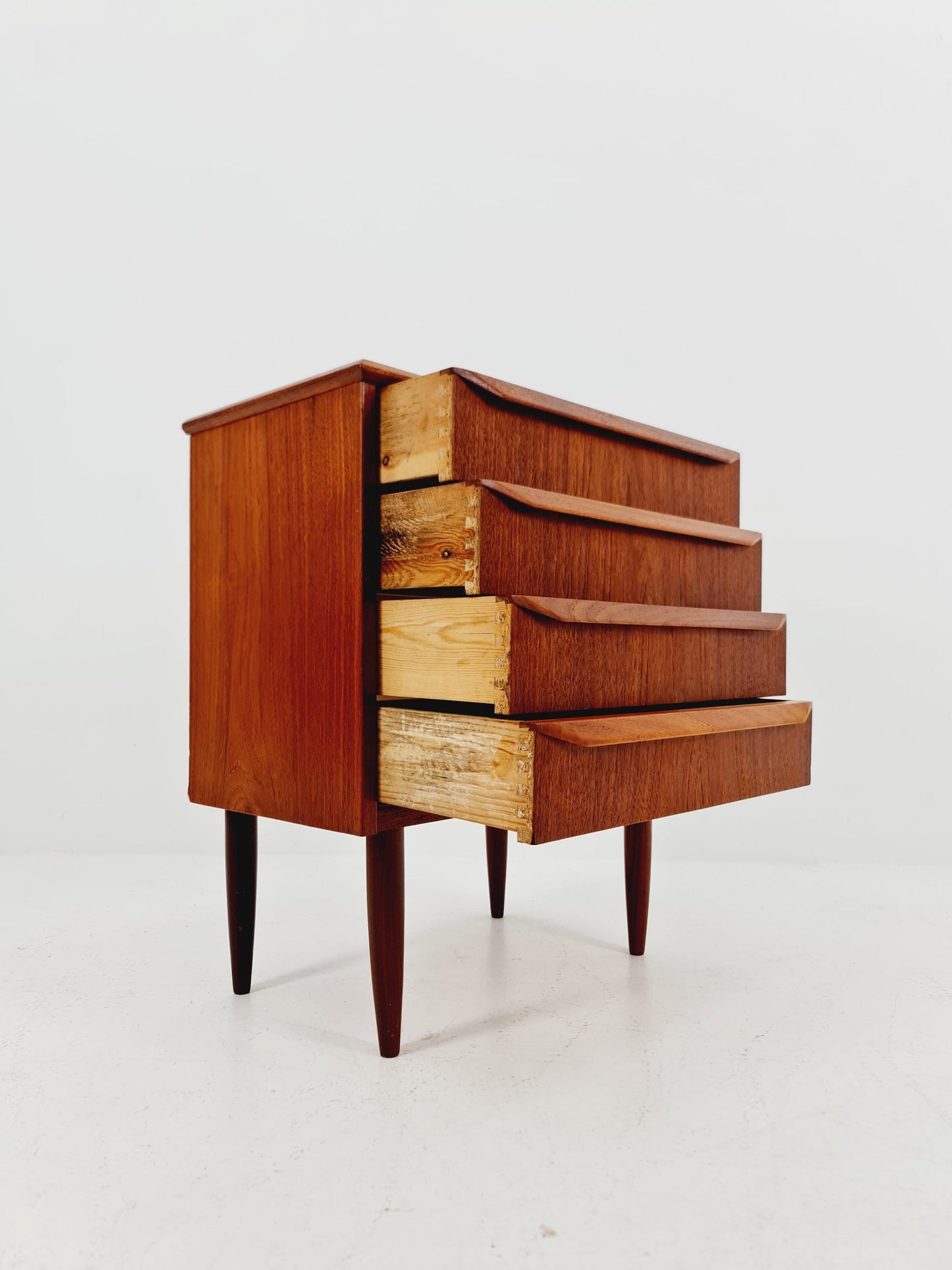 Midcentury danish drawer dresser /4 drawers by Egon Jaxhjem 1960s