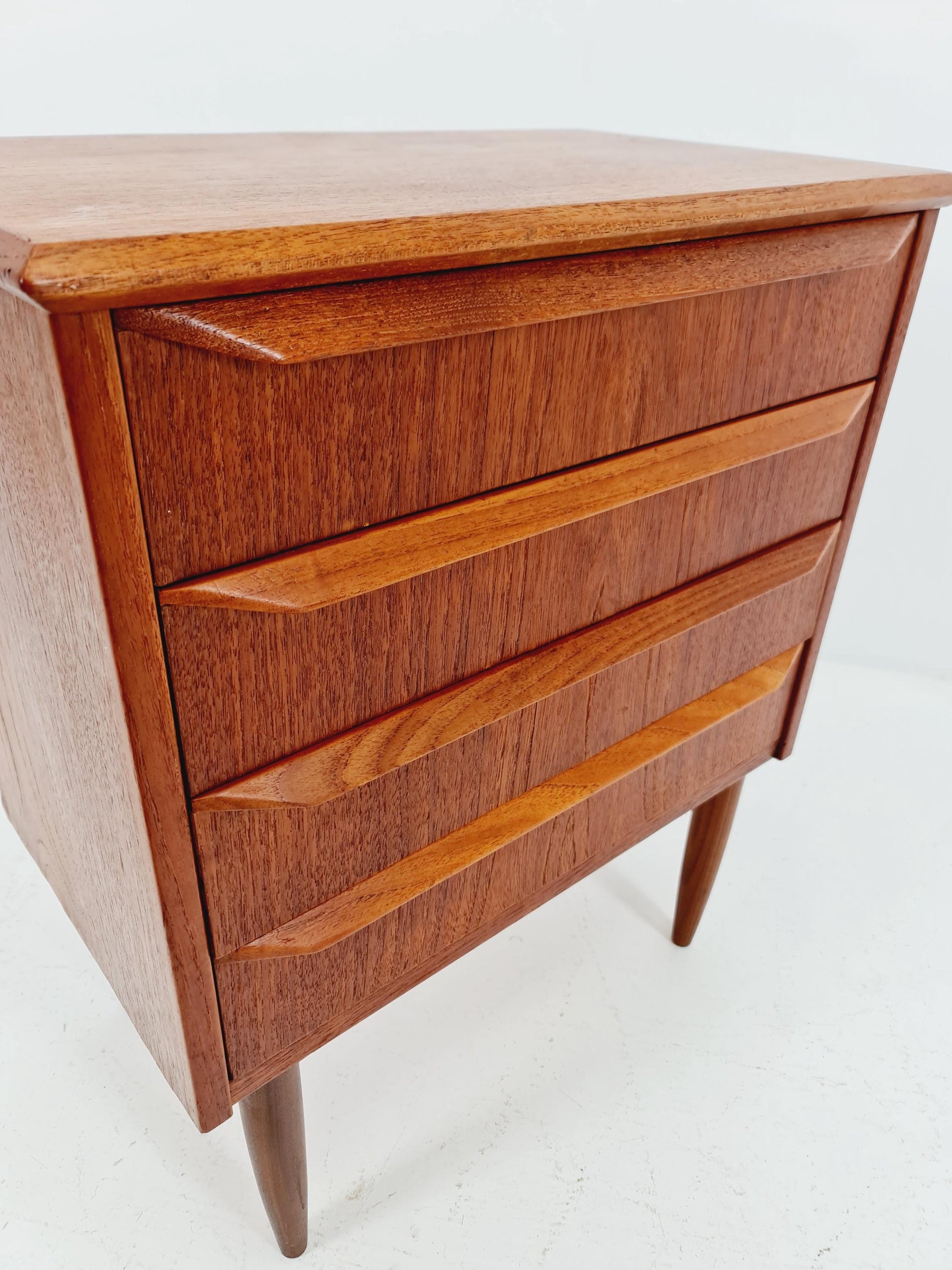 Midcentury danish drawer dresser /4 drawers by Egon Jaxhjem 1960s