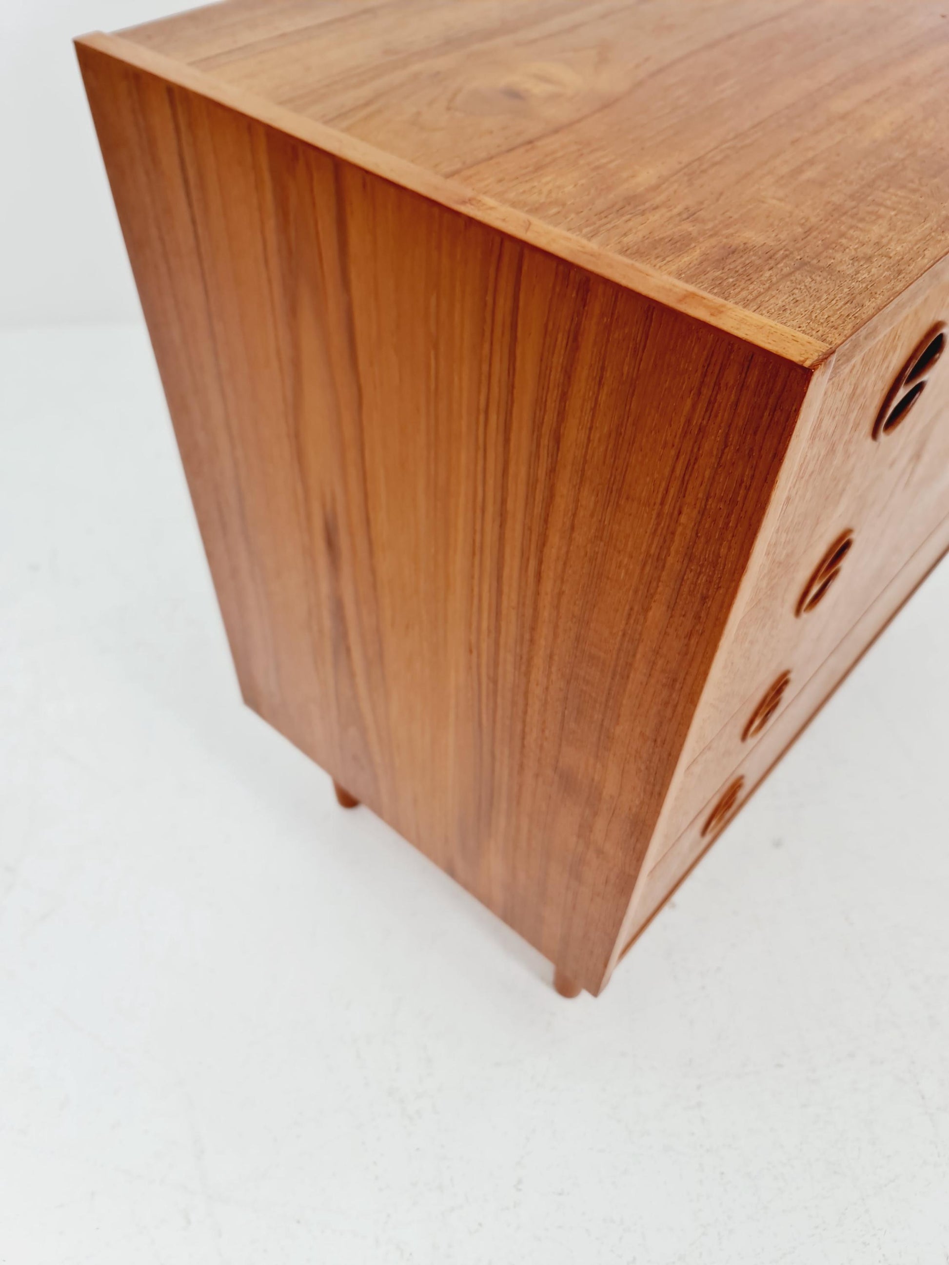 Midcentury danish design chest of drawers / drawer dresser /4 drawers cabinet 1960s