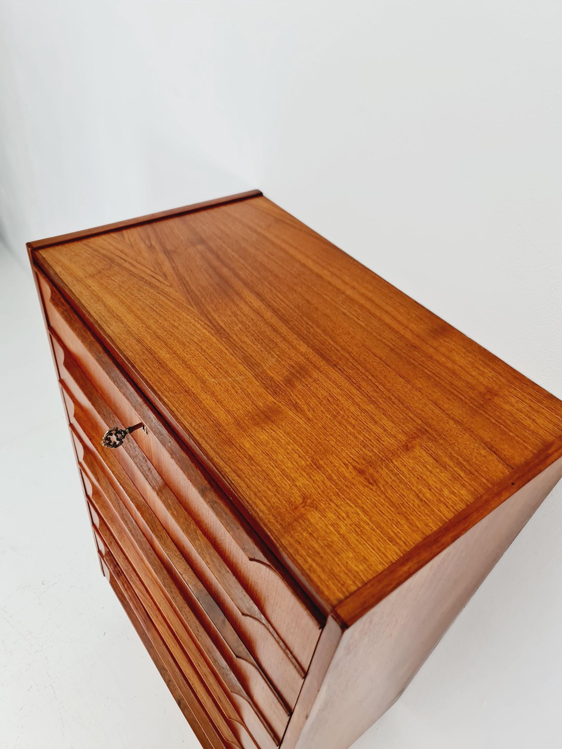 Midcentury danish design chest of drawers 8 Drawers tallboy 1960s