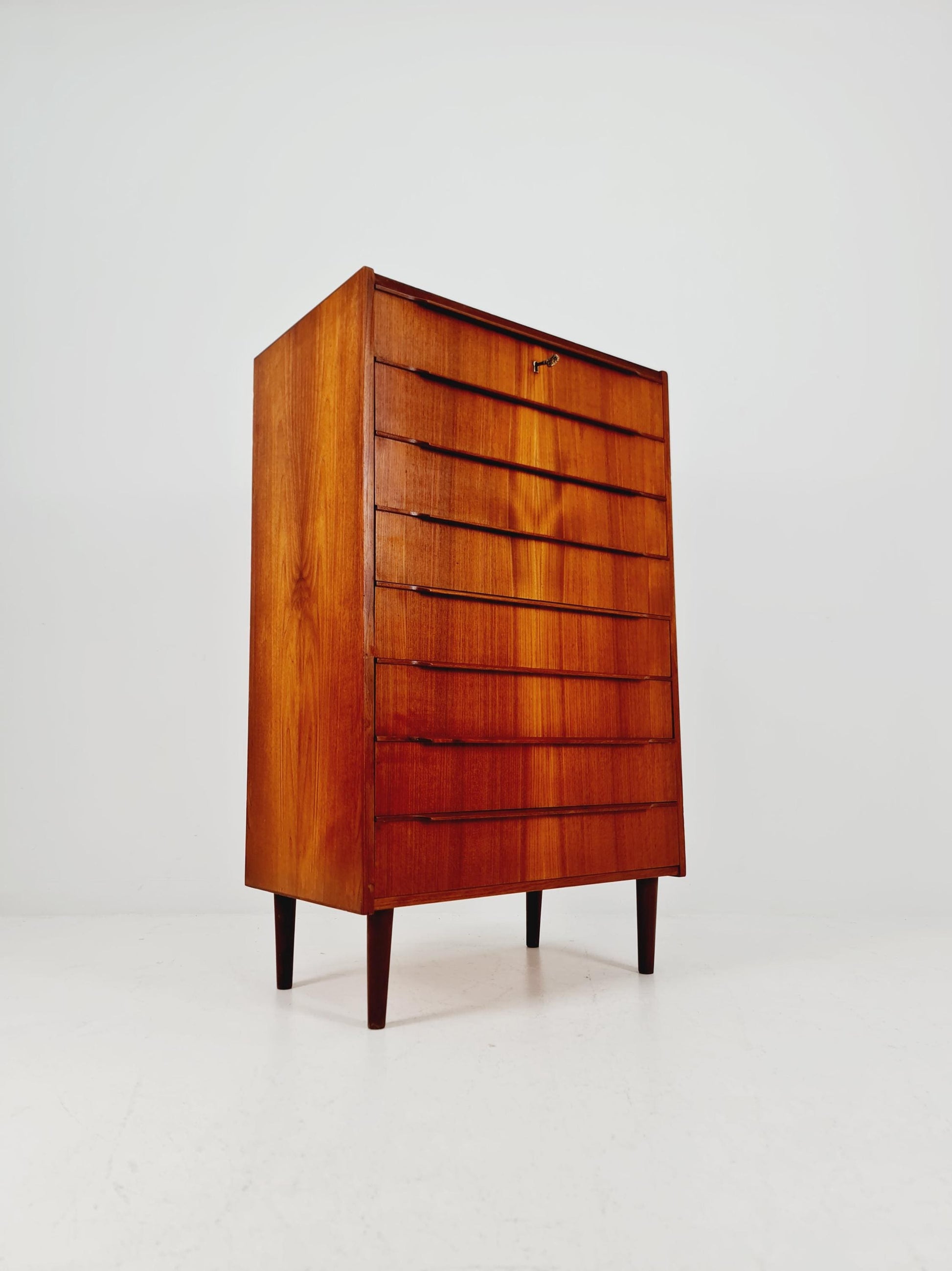 Midcentury danish design chest of drawers 8 Drawers tallboy 1960s