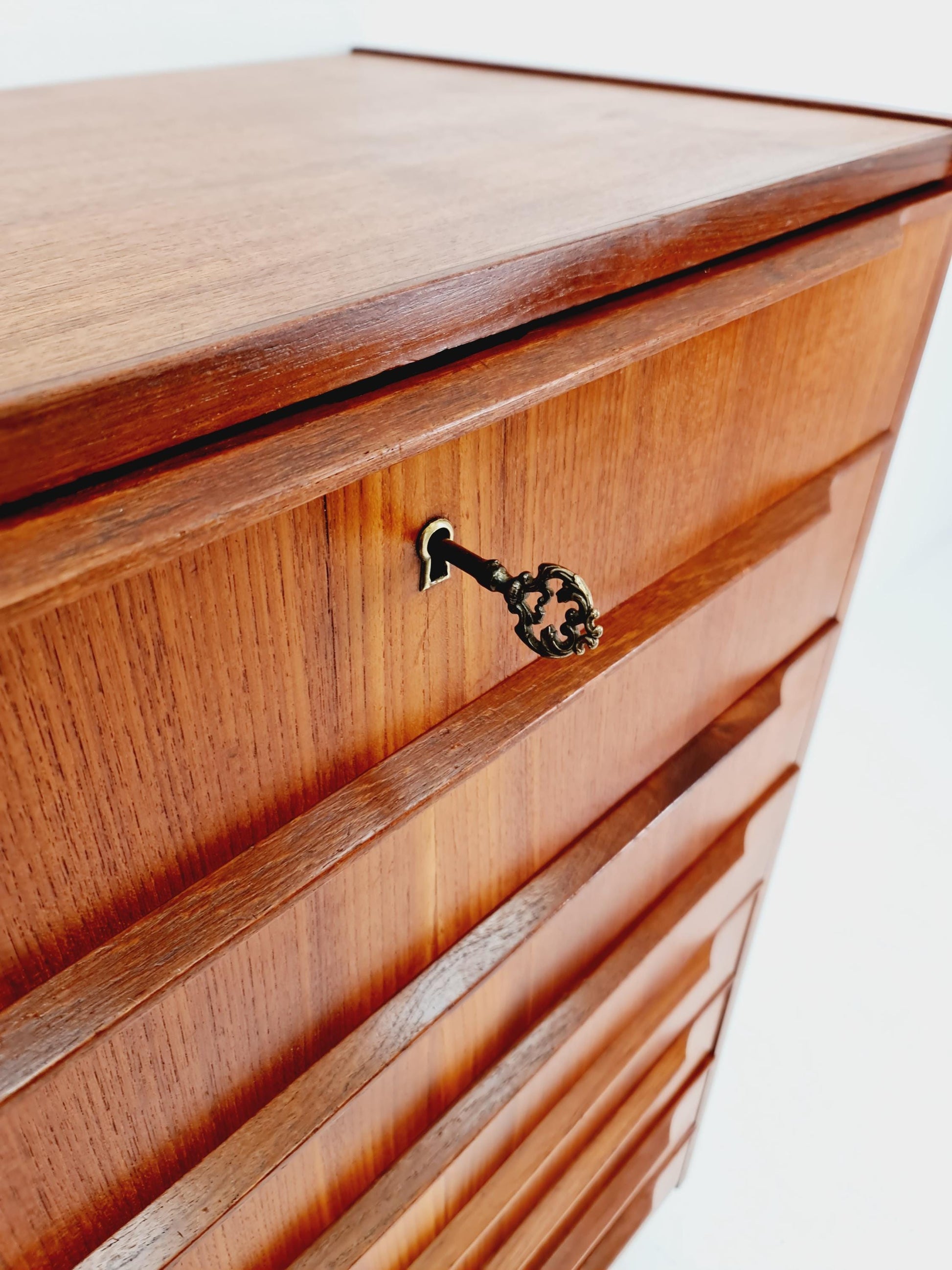 Midcentury danish design chest of drawers 8 Drawers tallboy 1960s
