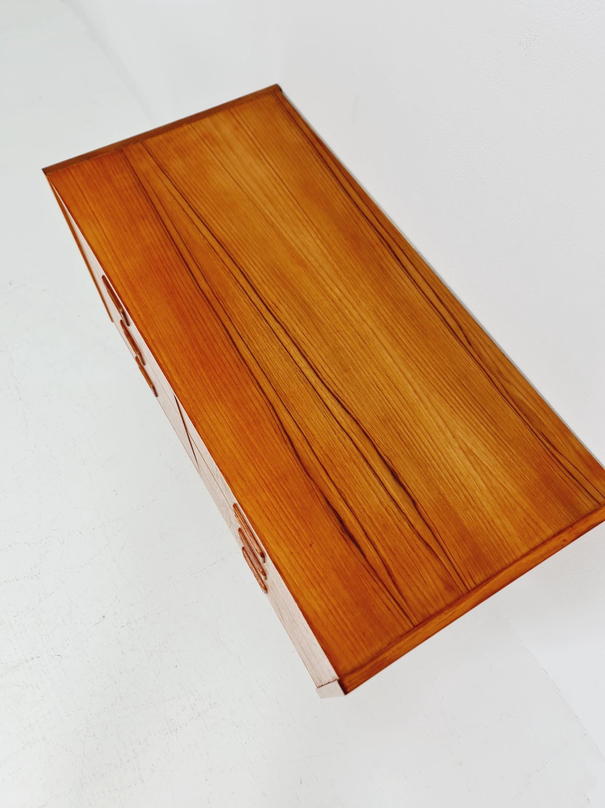 Midcentury danish design chest of drawers / drawer dresser /6 drawers cabinet, 1960s