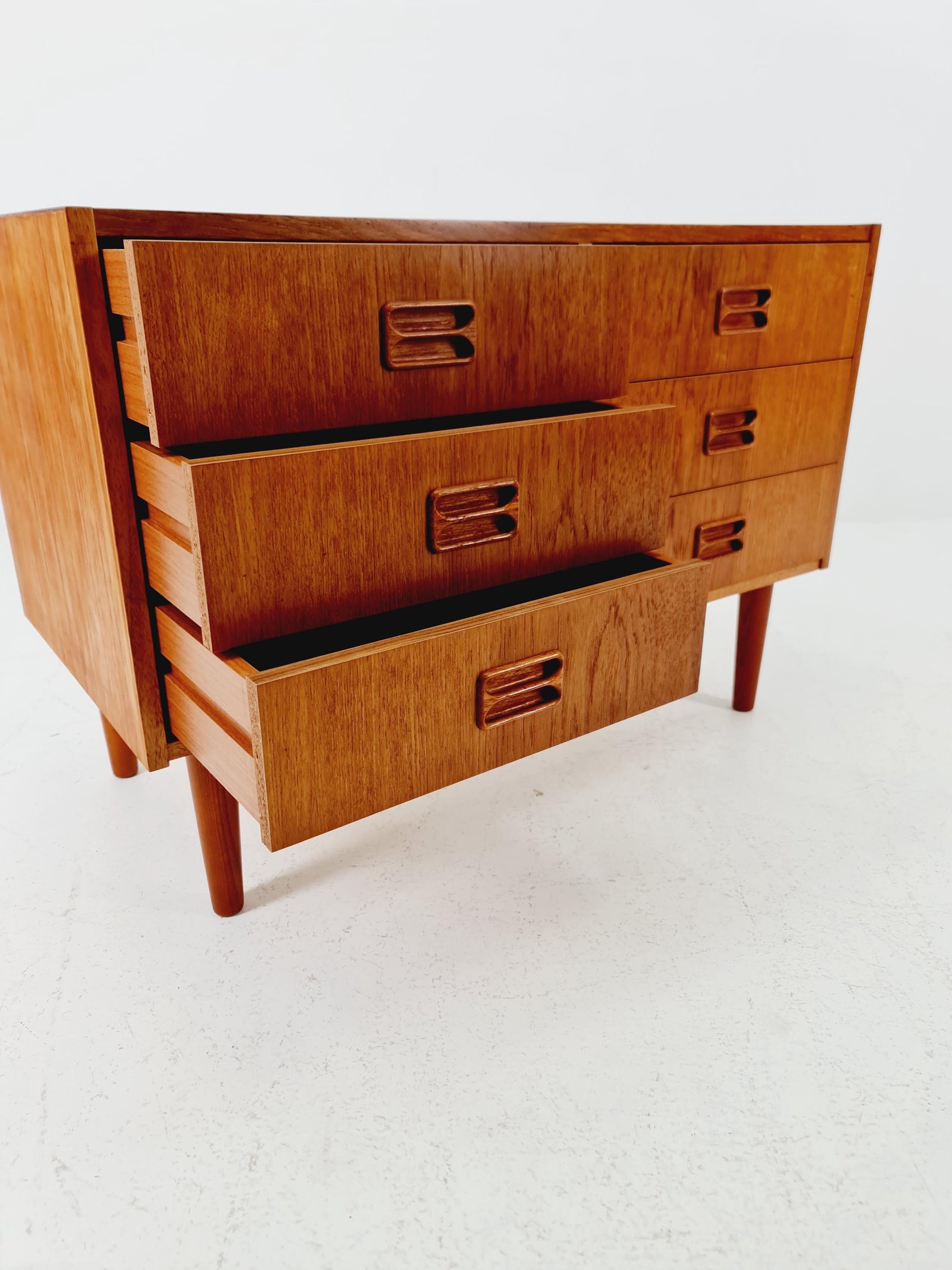 Midcentury danish design chest of drawers / drawer dresser /6 drawers cabinet, 1960s