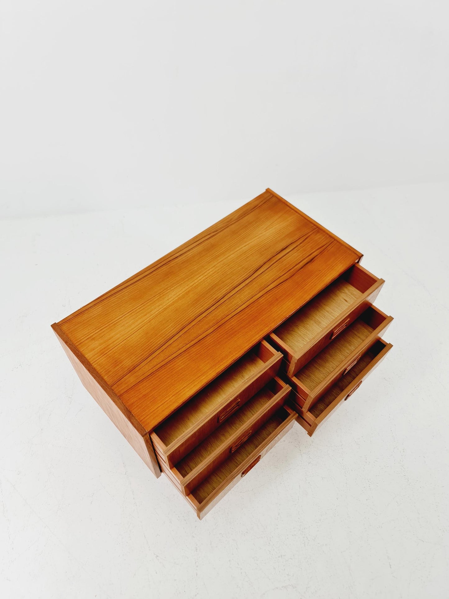 Midcentury danish design chest of drawers / drawer dresser /6 drawers cabinet, 1960s