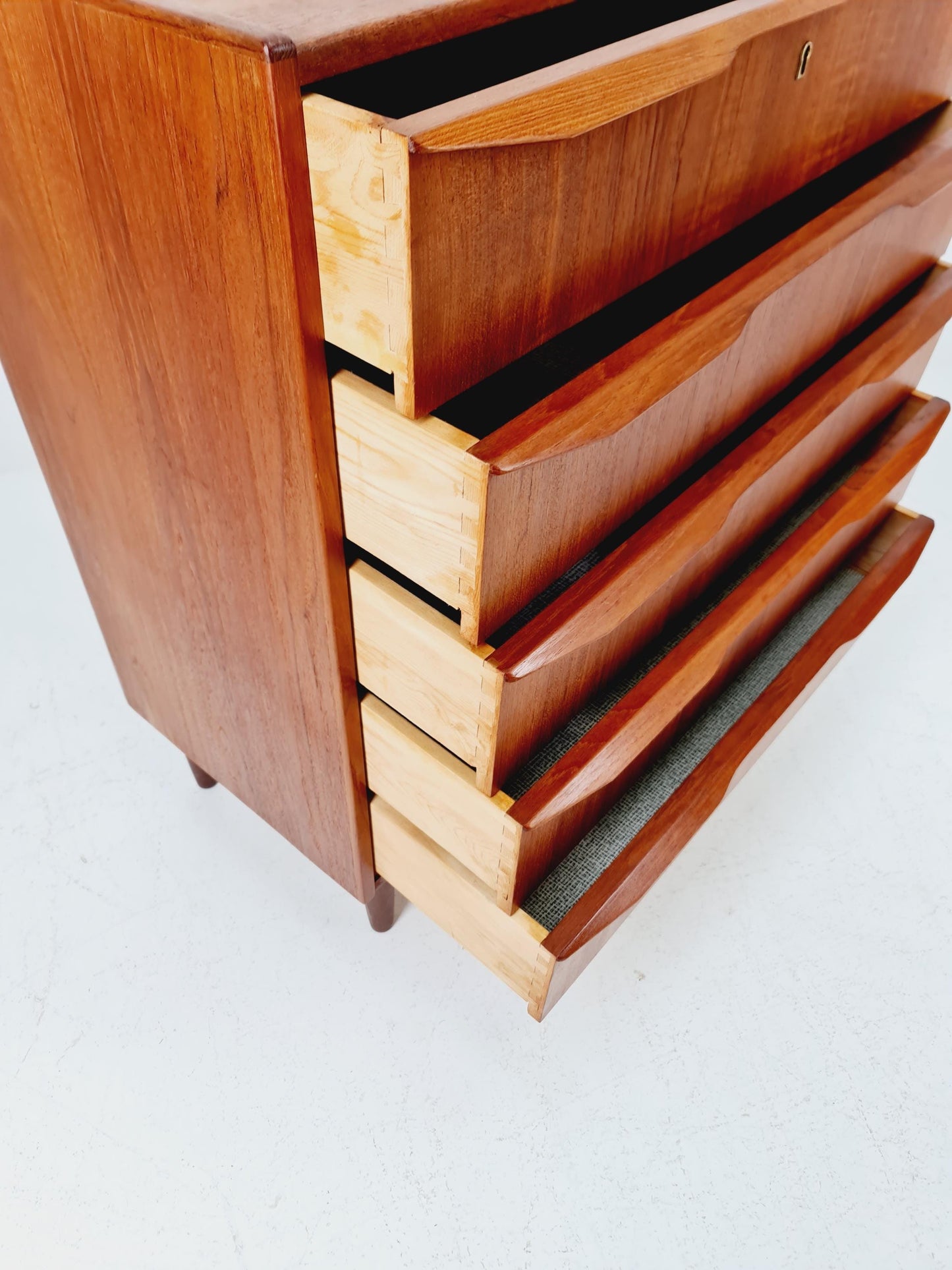 Midcentury danish design chest of drawers / drawer dresser /5 drawers cabinet By Ejsing Möbelfabrik 1960s