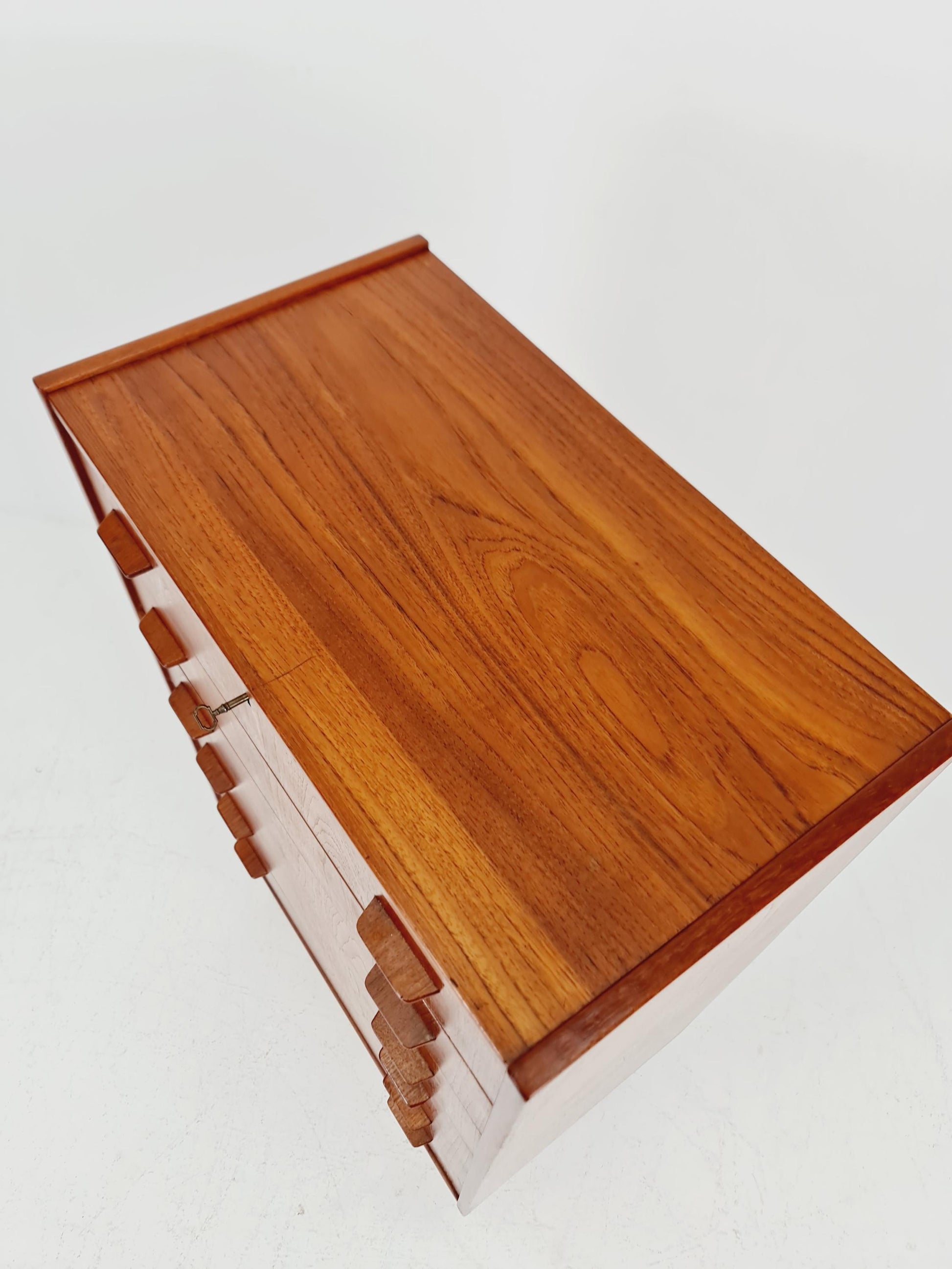 Midcentury danish design chest of drawers / drawer dresser /6 drawers cabinet By Ejsing Möbelfabrik 1960s