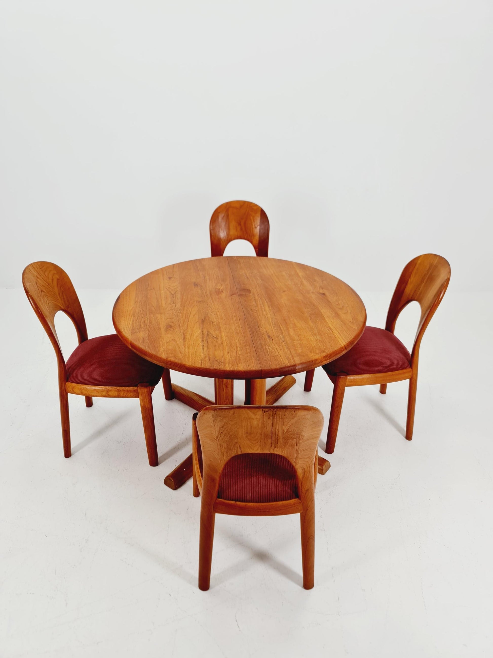 Mid century extendable Danish Modern Solid Teak XXL dining table by Dyrlund MöbelFabrik , 1970s