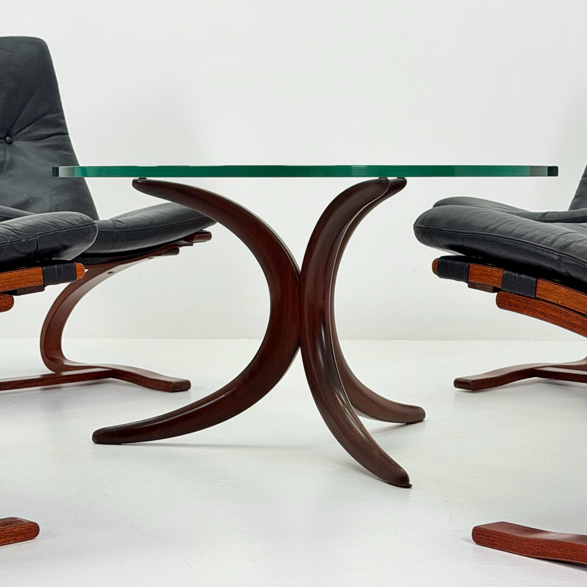 Rare Mid Century Scandinavian Living Room Set | 4 Kengu Lounge Chairs and coffee tbale by Elsa & Nordahl Solheim for Rybo | 1970s