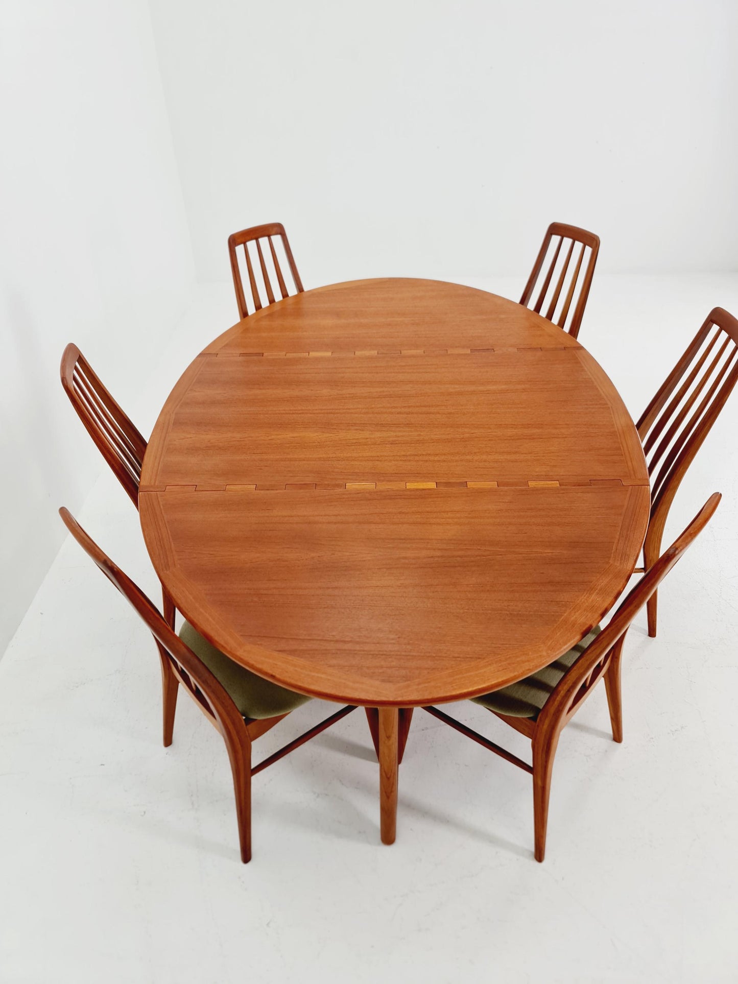 Iconic Danish Mid-Century Modern Drop leaf Teak Dining Table by Niels Koefoed 1960s