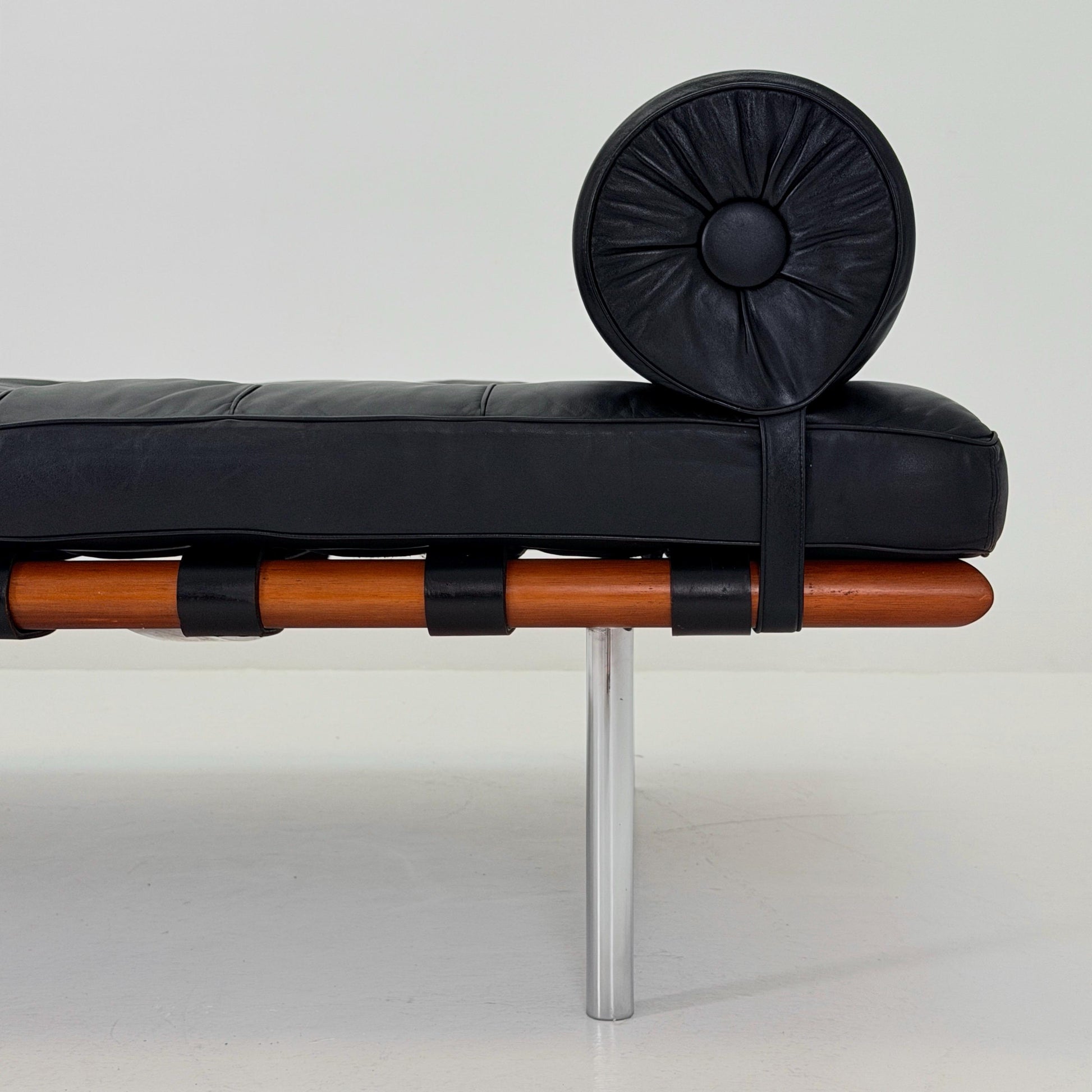 Rare Barcelona Daybed by Ludwig Mies van der Rohe for Knoll International, 1980s