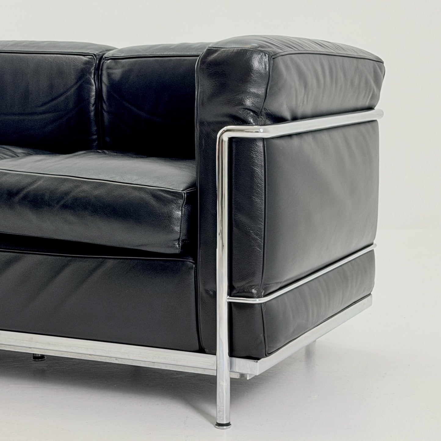 Mid century Bauhaus black leather LC2 3-Seat Sofa by Le Corbusier for Cassina, Italy 1980s