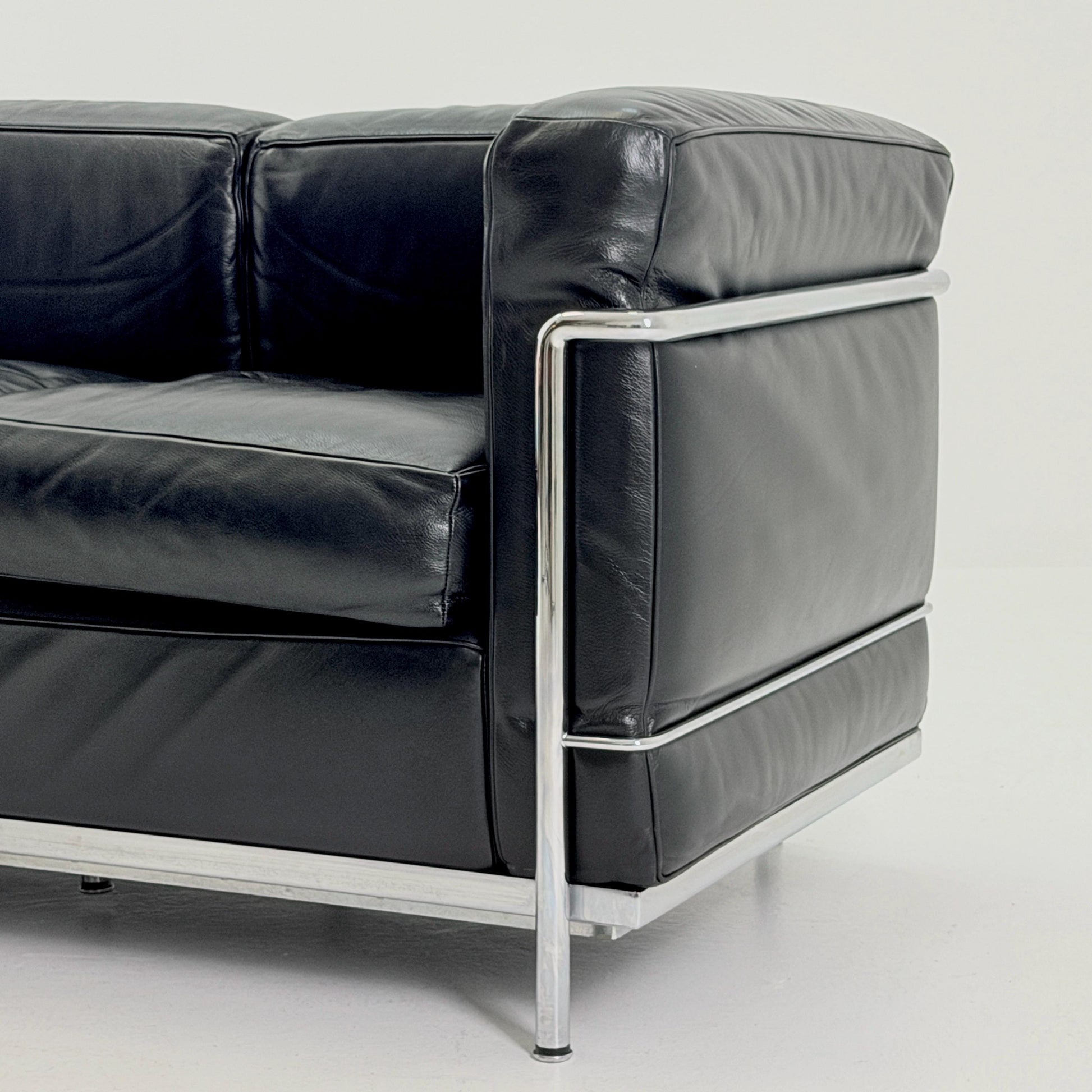 Mid century Bauhaus black leather LC2 3-Seat Sofa by Le Corbusier for Cassina, Italy 1980s