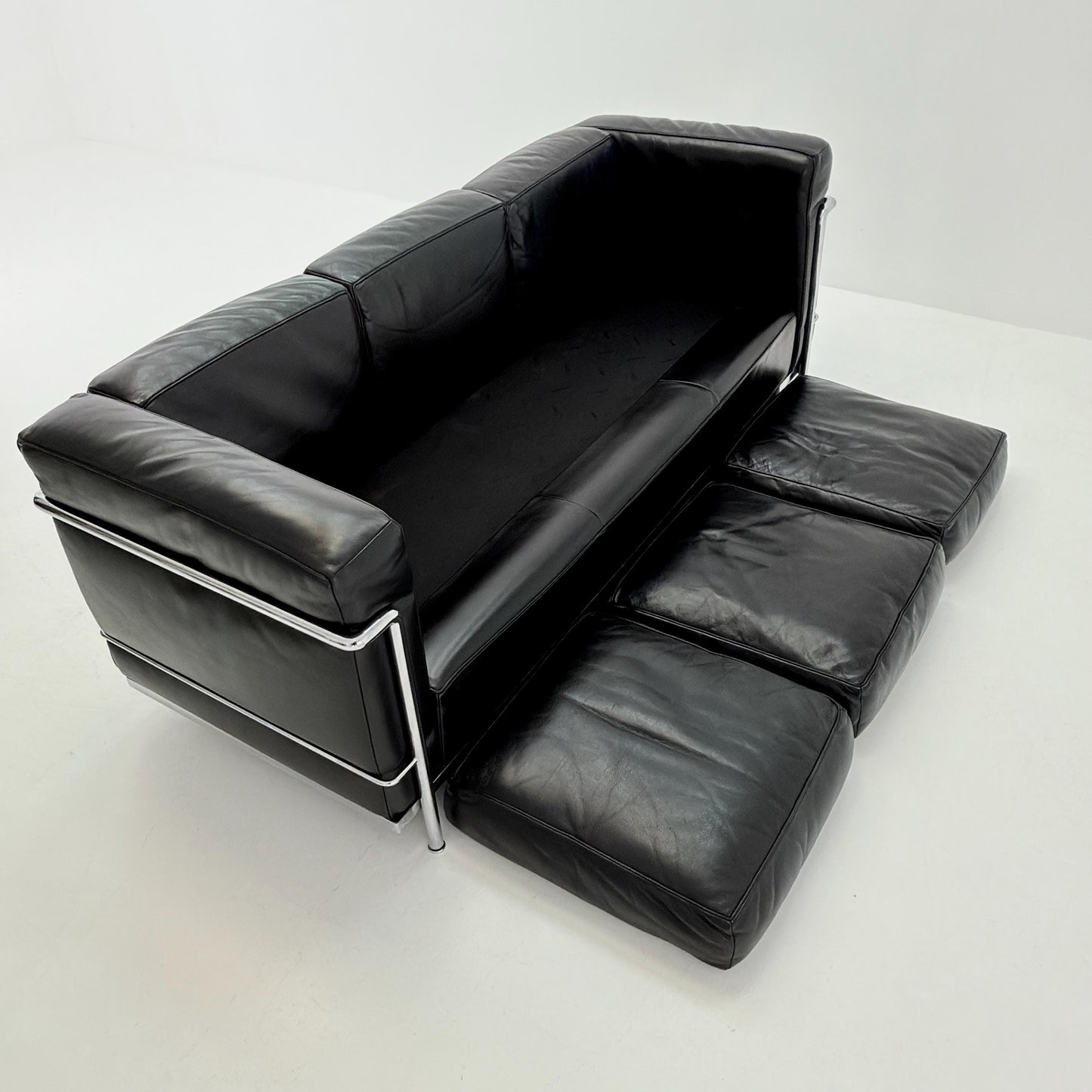 Mid century Bauhaus black leather LC2 3-Seat Sofa by Le Corbusier for Cassina, Italy 1980s