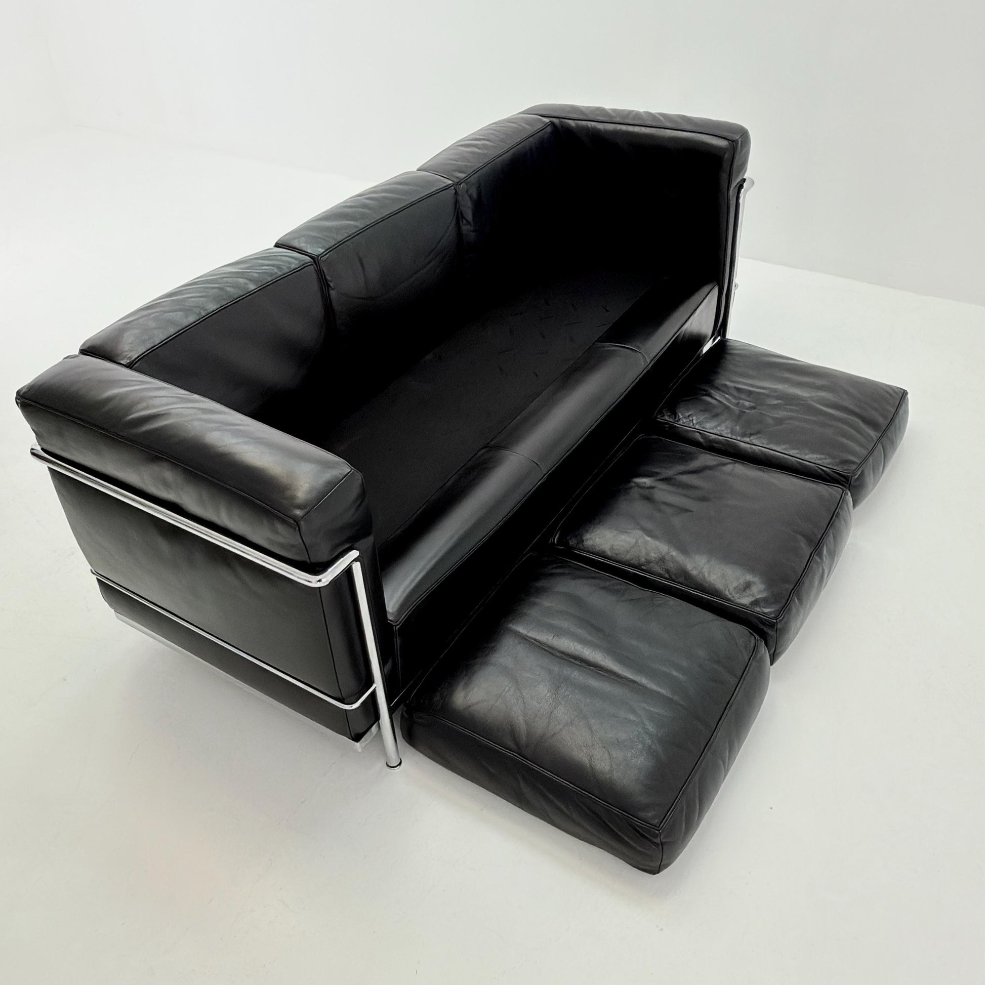 Mid century Bauhaus black leather LC2 3-Seat Sofa by Le Corbusier for Cassina, Italy 1980s
