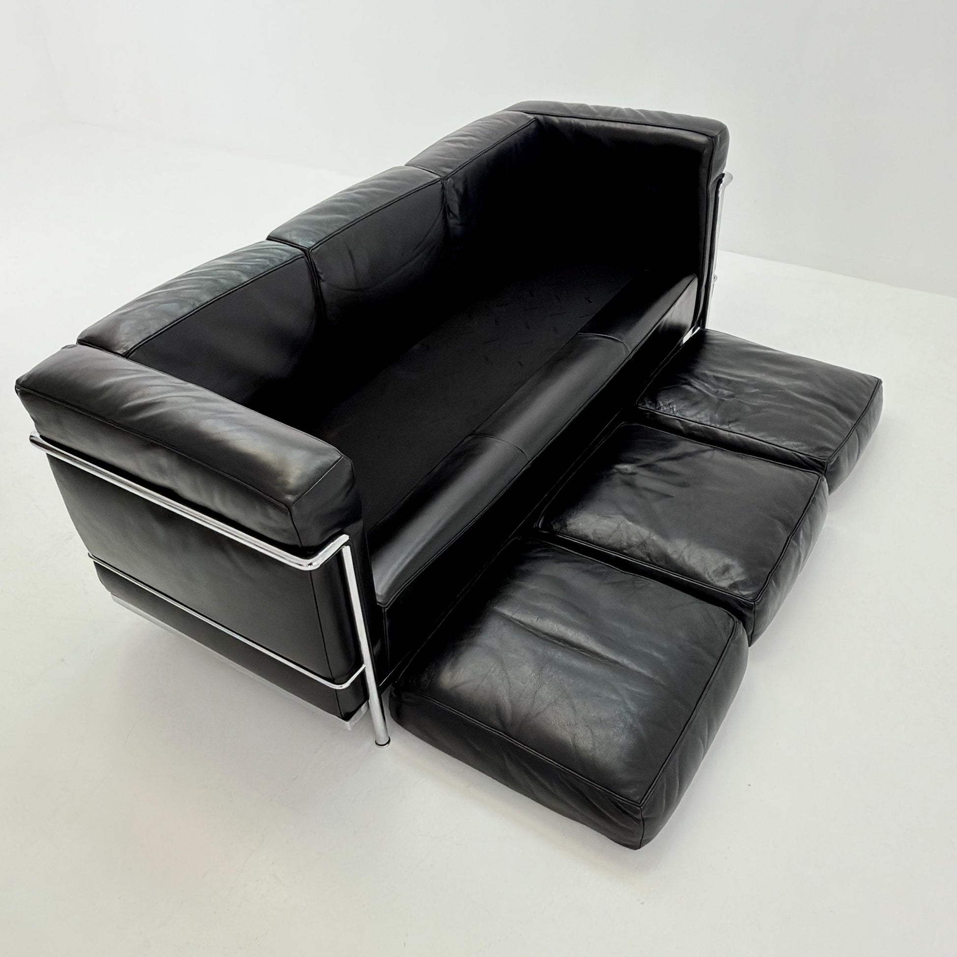 Mid century Bauhaus black leather LC2 3-Seat Sofa by Le Corbusier for Cassina, Italy 1980s