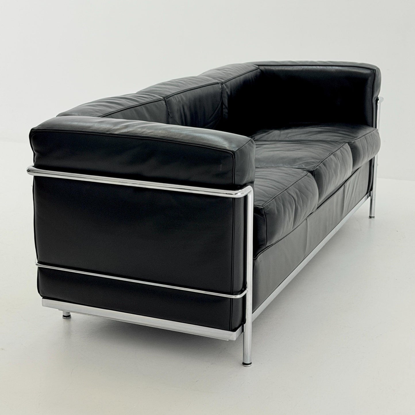 Mid century Bauhaus black leather LC2 3-Seat Sofa by Le Corbusier for Cassina, Italy 1980s