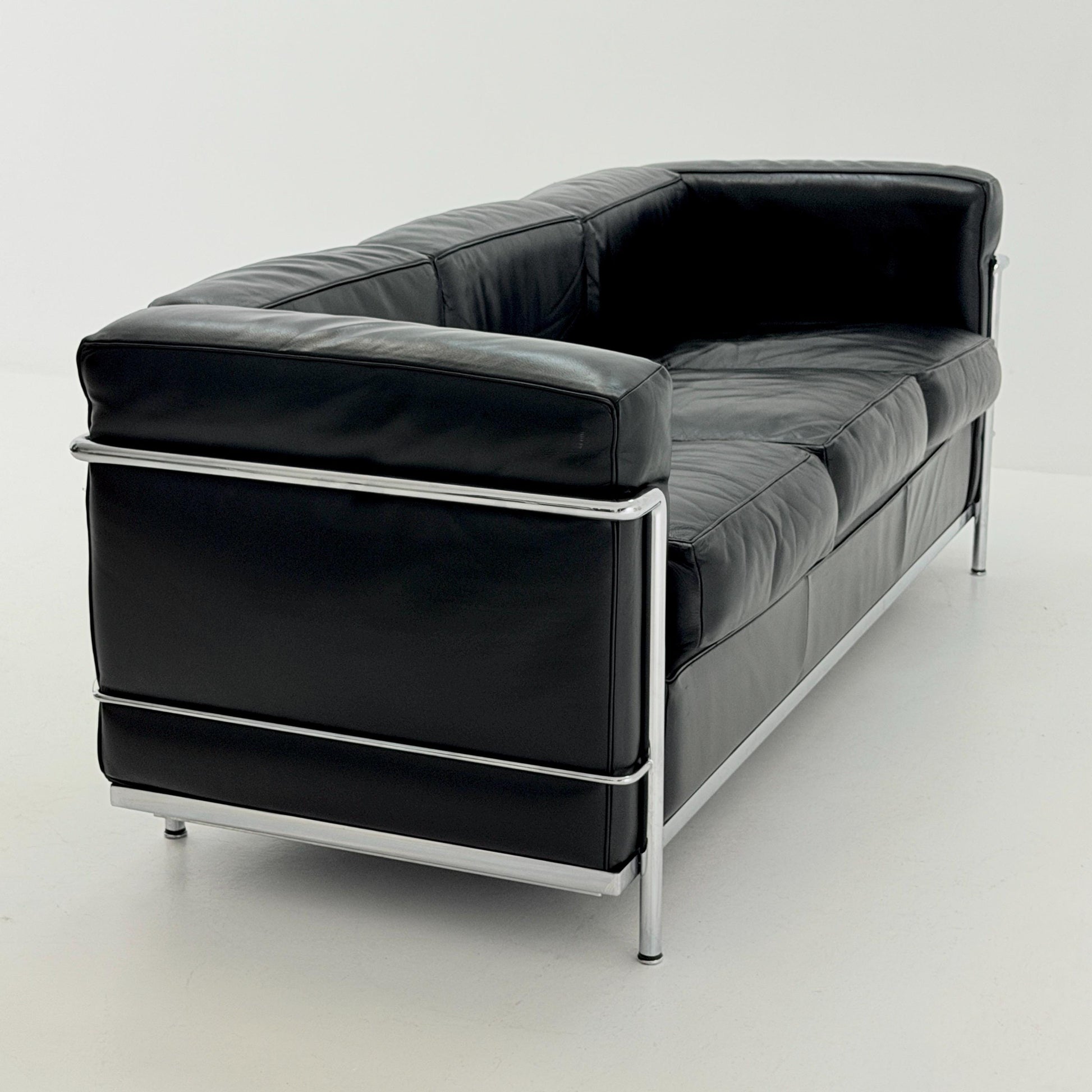 Mid century Bauhaus black leather LC2 3-Seat Sofa by Le Corbusier for Cassina, Italy 1980s