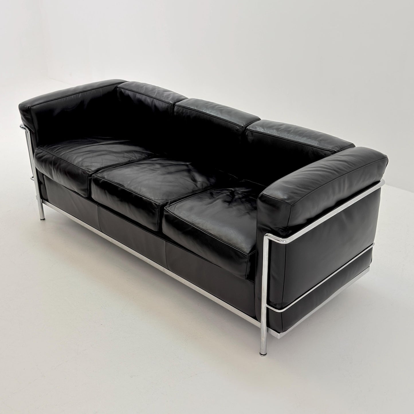 Mid century Bauhaus black leather LC2 3-Seat Sofa by Le Corbusier for Cassina, Italy 1980s