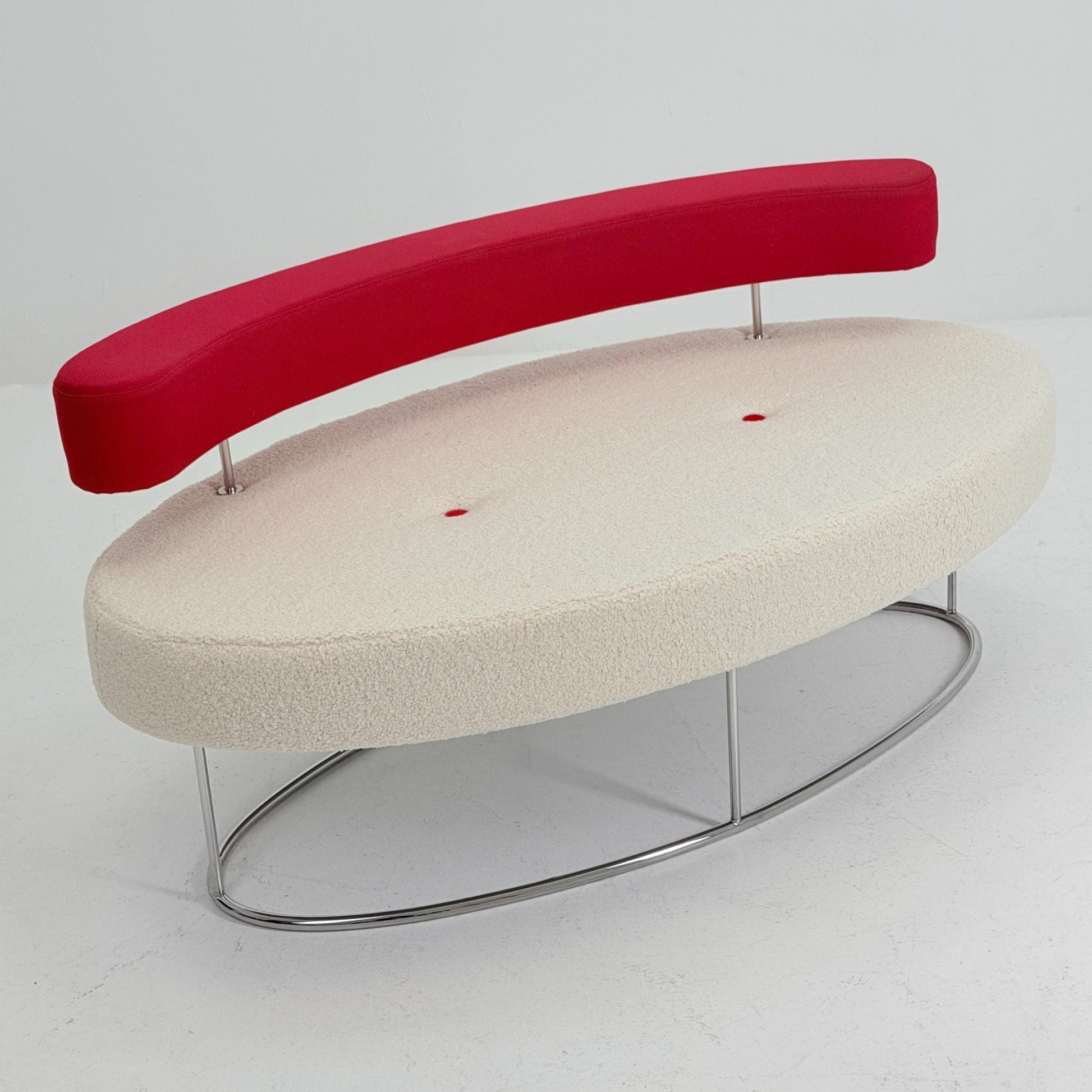 Rare Desalto Kidney Shape Sofa Italy 1990s | Postmodern Designer Lounge Bench | White Bouclé Teddy Fabric & Red Floating Backrest | Sculptur