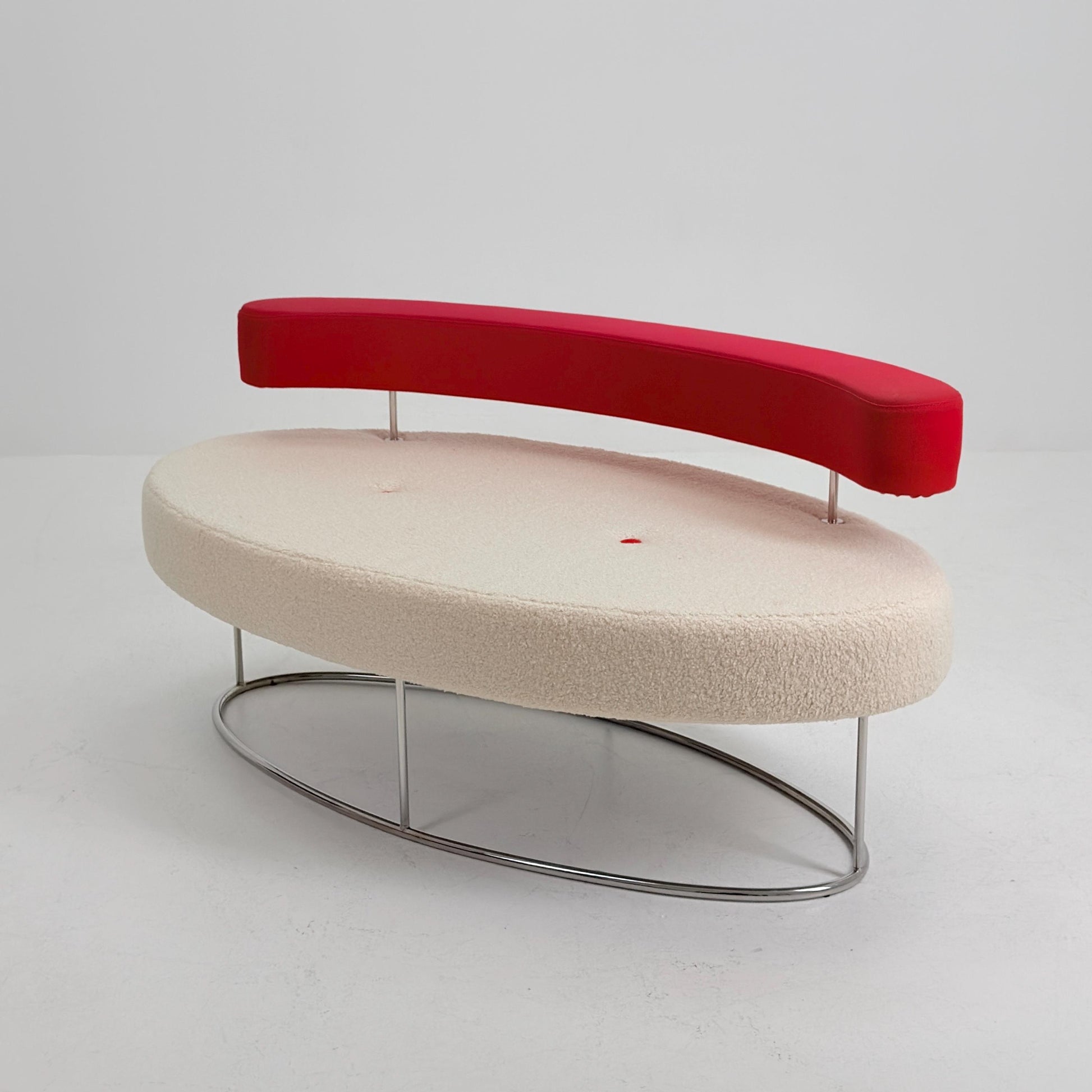 Rare Desalto Kidney Shape Sofa Italy 1990s | Postmodern Designer Lounge Bench | White Bouclé Teddy Fabric & Red Floating Backrest | Sculptur