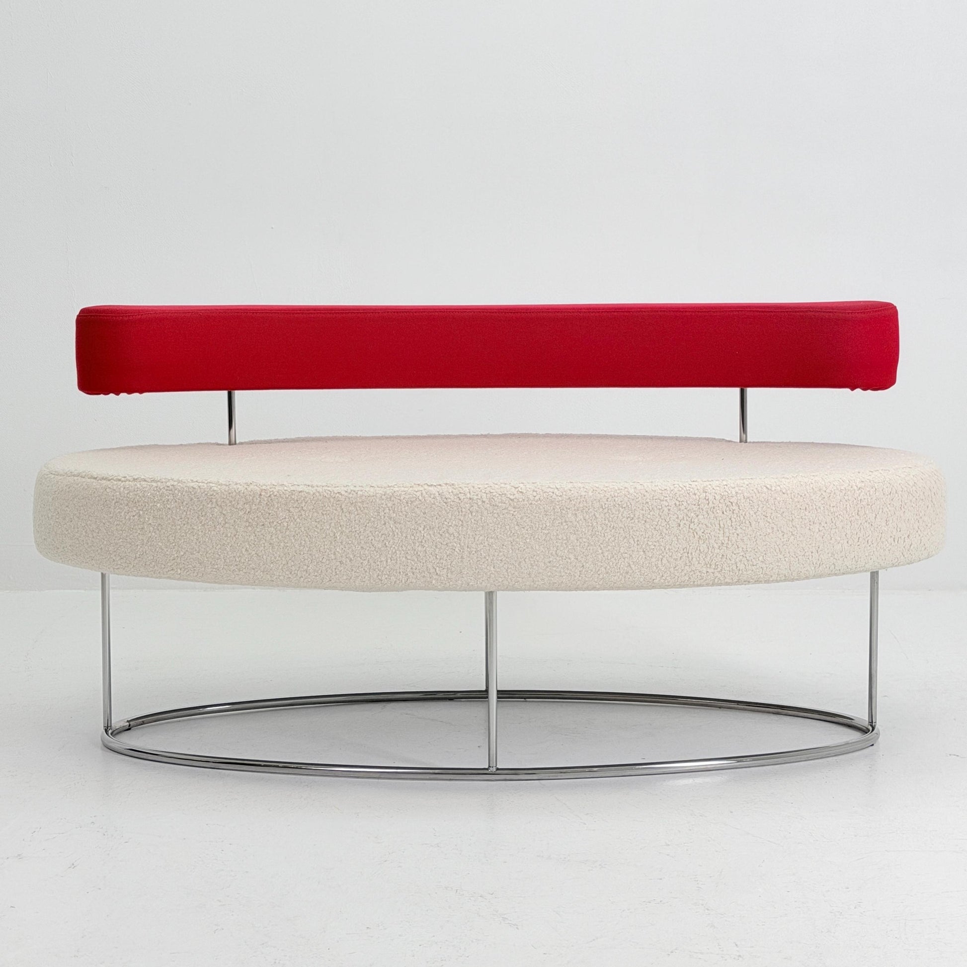 Rare Desalto Kidney Shape Sofa Italy 1990s | Postmodern Designer Lounge Bench | White Bouclé Teddy Fabric & Red Floating Backrest | Sculptur