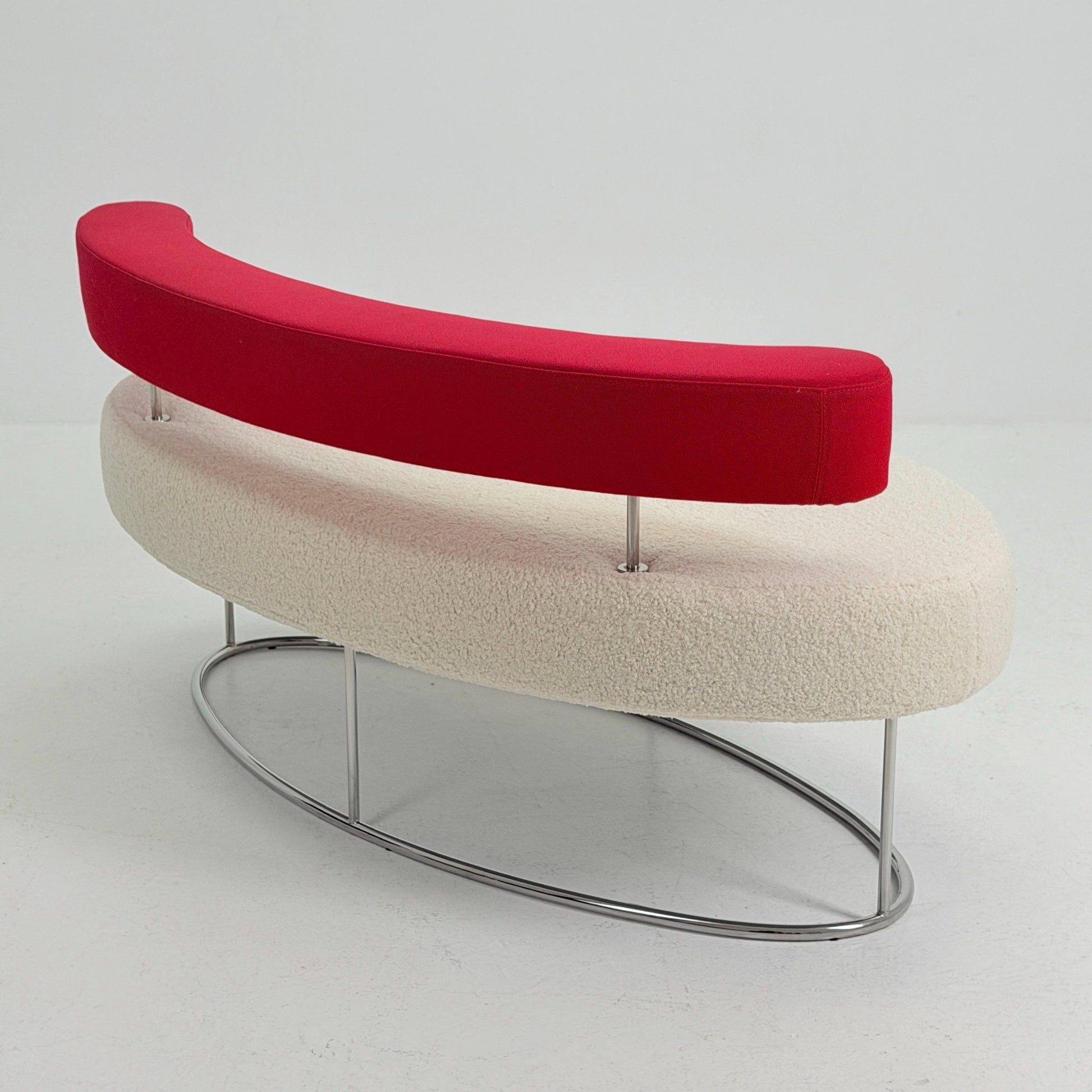 Rare Desalto Kidney Shape Sofa Italy 1990s | Postmodern Designer Lounge Bench | White Bouclé Teddy Fabric & Red Floating Backrest | Sculptur