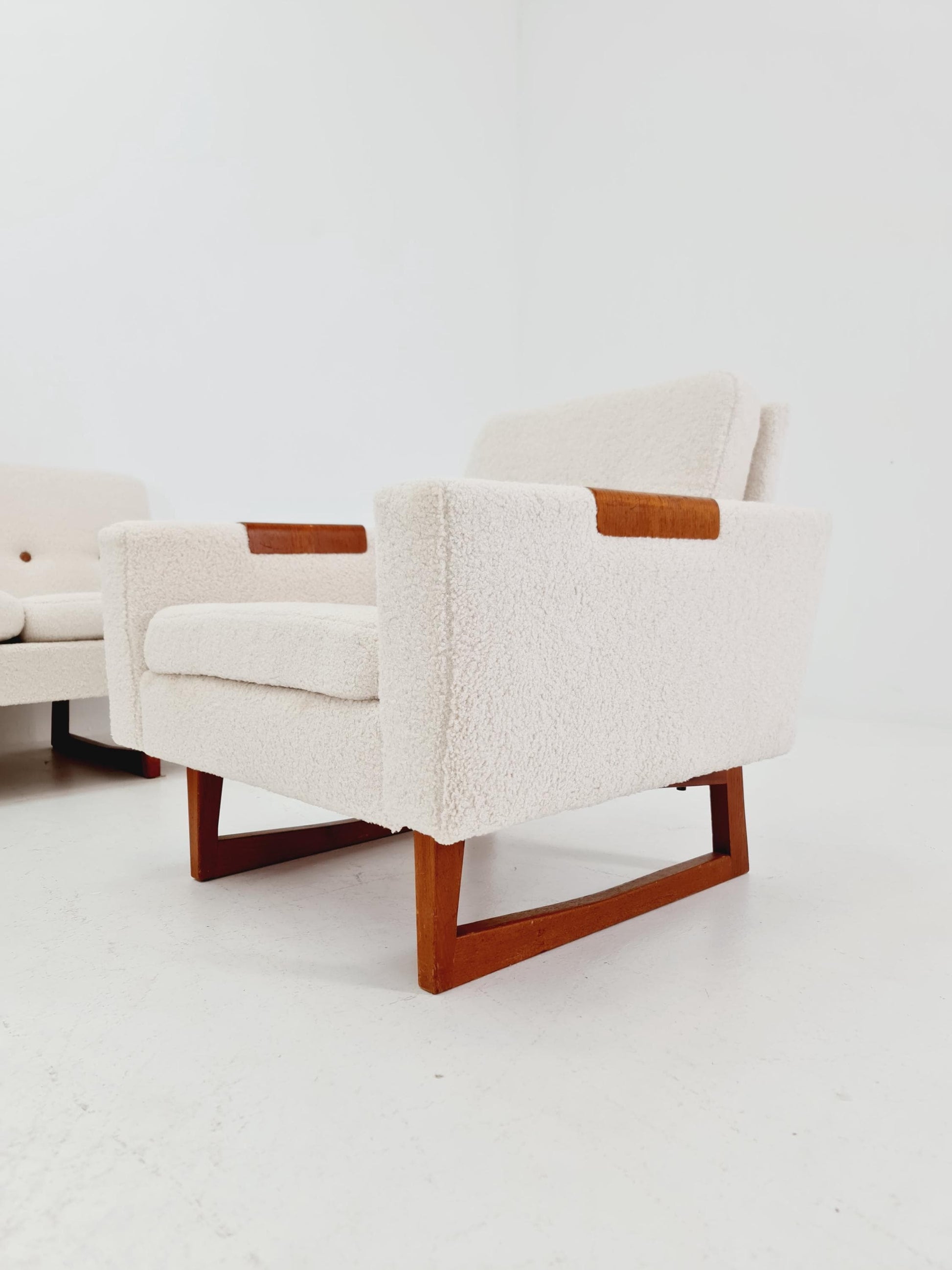 Mid-Century Modern 4-Seater Sofa & 2 Lounge Chairs Scandinavian Danish Design | Fully Refurbished Vintage Set BY Effka Möbler