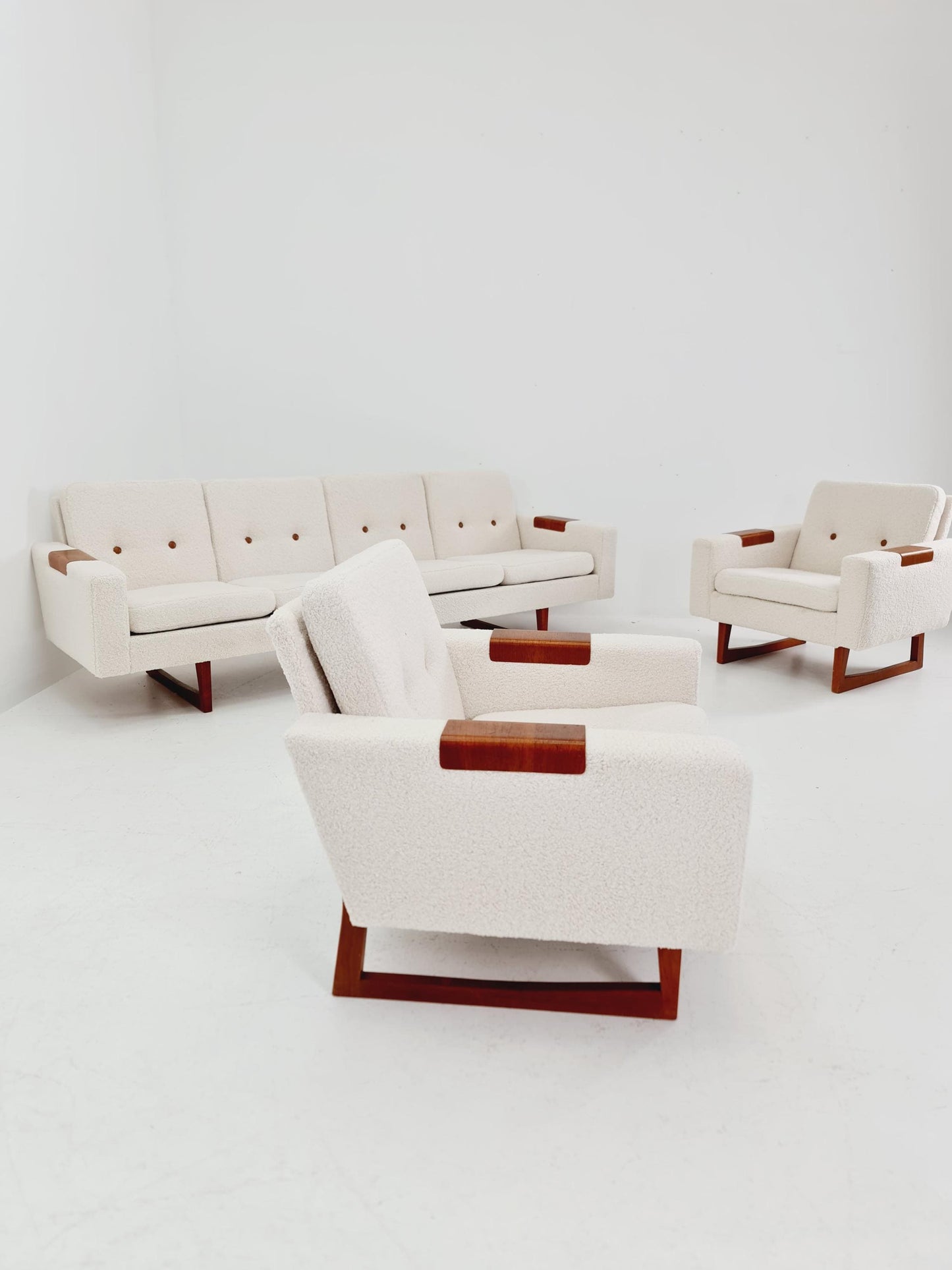 Mid-Century Modern 4-Seater Sofa & 2 Lounge Chairs Scandinavian Danish Design | Fully Refurbished Vintage Set BY Effka Möbler