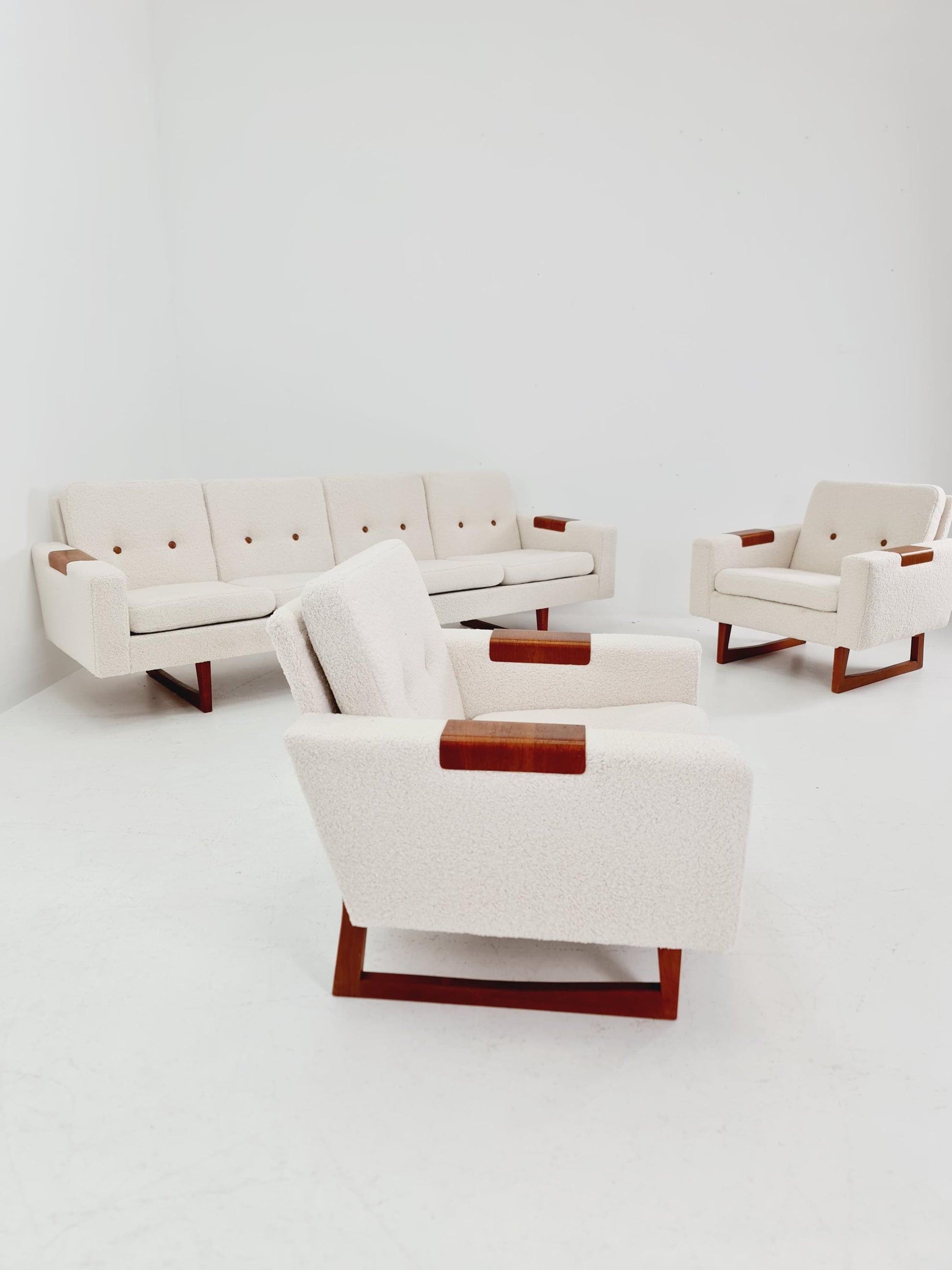 Mid-Century Modern 4-Seater Sofa & 2 Lounge Chairs Scandinavian Danish Design | Fully Refurbished Vintage Set BY Effka Möbler