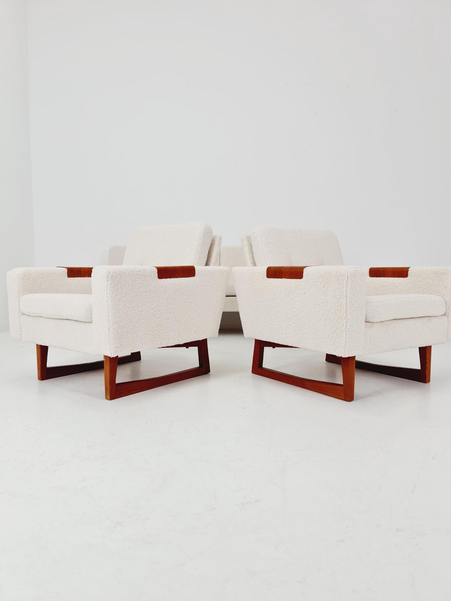 Mid-Century Modern 4-Seater Sofa & 2 Lounge Chairs Scandinavian Danish Design | Fully Refurbished Vintage Set BY Effka Möbler