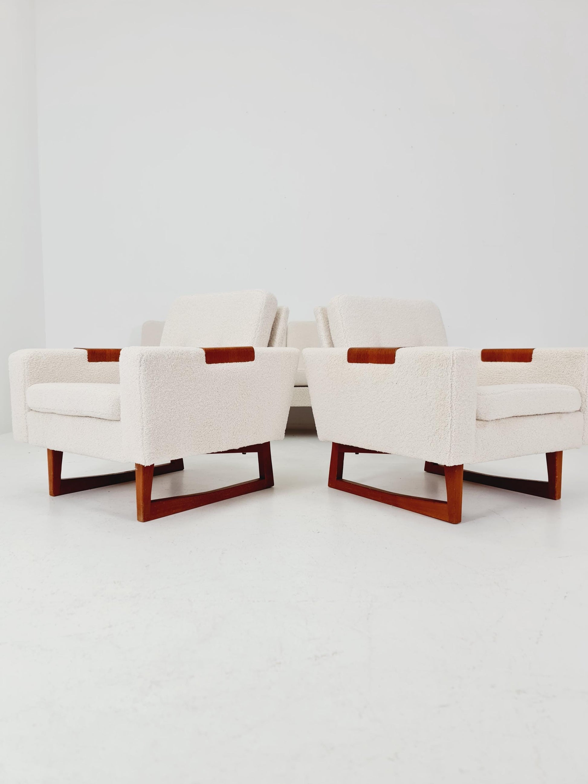 Mid-Century Modern 4-Seater Sofa & 2 Lounge Chairs Scandinavian Danish Design | Fully Refurbished Vintage Set BY Effka Möbler
