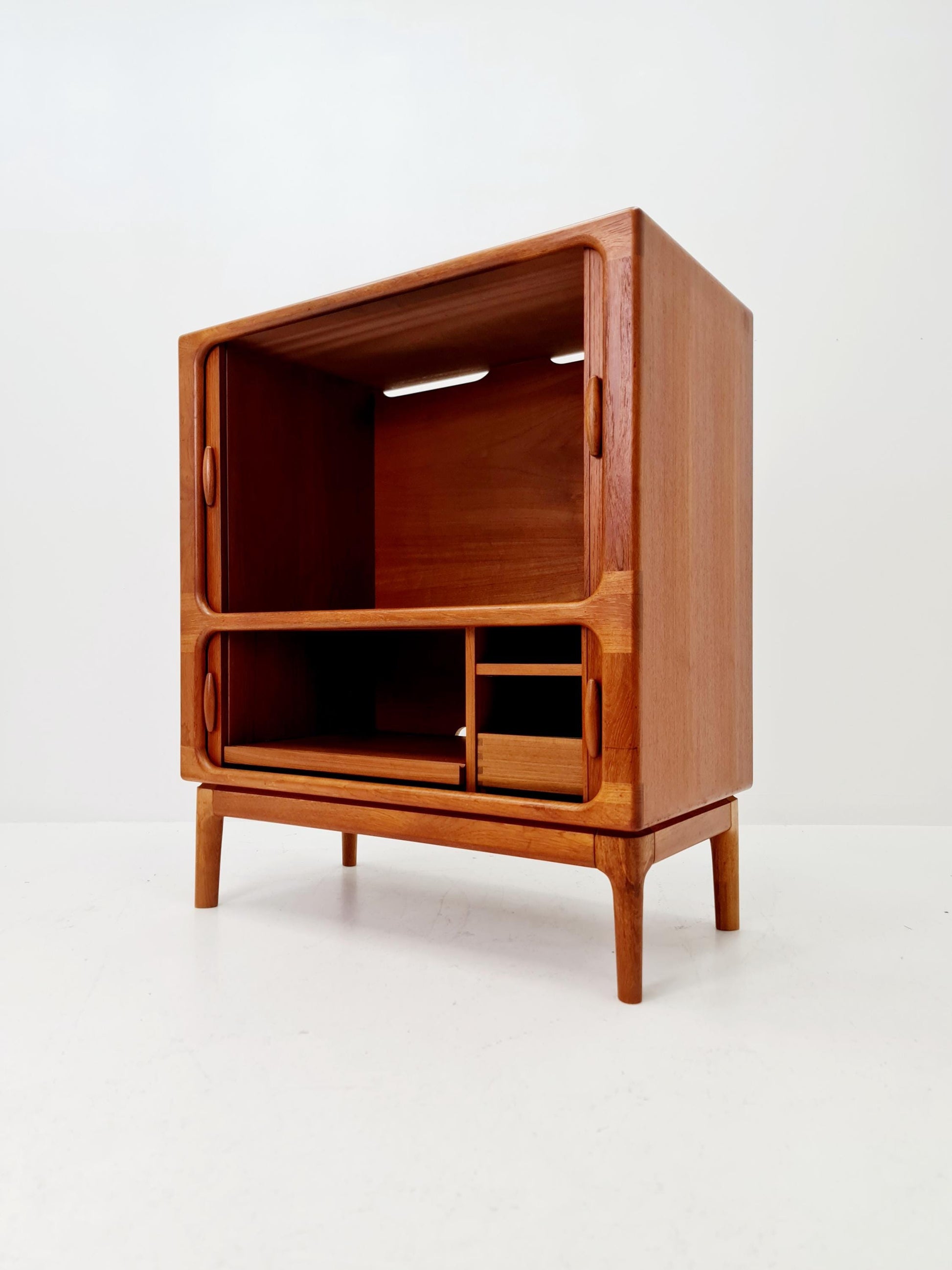Mid century Solid Danish teak hallway cabinet,TV & Record cabinet By Dyrlund 1960s
