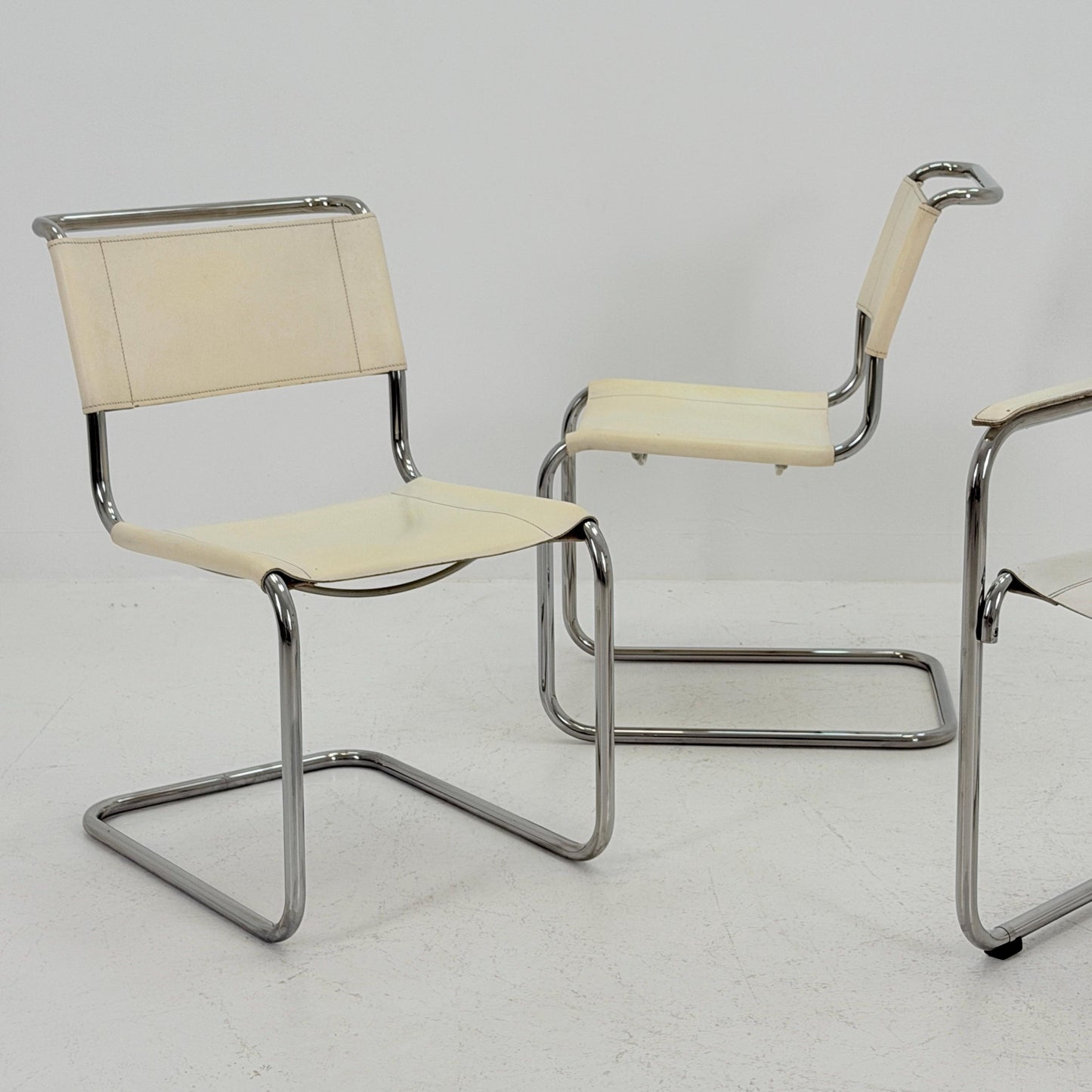 Set of 4 Vintage Thonet S33 & S34 Bauhaus Cantilever Chairs – White Leather – Germany, 1980s