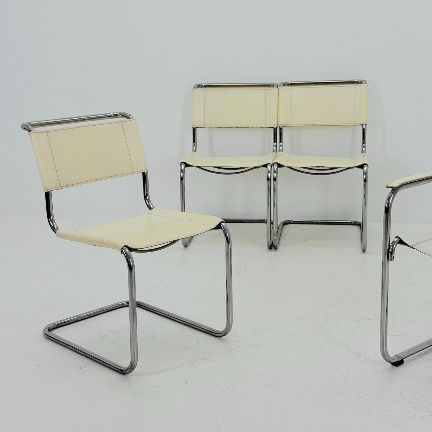 Set of 4 Vintage Thonet S33 & S34 Bauhaus Cantilever Chairs – White Leather – Germany, 1980s